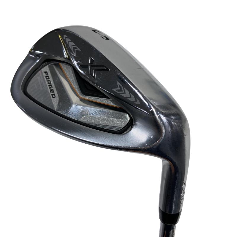 タイプ 男性用 利き手 右 商品コード 2100411001219 クラブ種別 ウェッジ メーカー名 ダンロップ 商品名 XXIO（2020）　eks　SW 発売年 2019 シャフト NS　PRO　920GH　D．S．T　for　XXIO シャフト材質 スチール メーカーフレックス R フレックス R クラブセット組合せ内容 クラブセット本数 0 クラブセット不足本数 0 クラブセット実本数 0 総合ランク C&nbsp;ランクについて 傷状態：ヘッド上部 C 傷状態：フェース C 傷状態：ヘッド下部 C 傷状態：シャフト B 傷状態：グリップ オリジナル　傷あり 傷状態：ヘッドカバー ヘッドカバーなし 査定特記・商品状態 &nbsp;※お使いのモニターの発色具合によって、実際のものと色が異なる場合がございます。 Nランク 無傷で新品同様 Aランク ほとんど無傷。見た目は新品同様 Bランク 全体的にきれい。傷やハガレはじっくり見ないとわからない。 Cランク やや使い込まれている。傷やハガレが少しある。 Dランク かなり使い込まれている。目立つ傷やハガレがたくさんある。 Eランク 非常に使い込まれている。目立つ傷やハガレがたくさんある。 &nbsp;メーカーカタログ情報となりますので、実商品と異なる場合がございます。 ヘッドロフト角(°) 56.00 ヘッド体積(cc) シャフト長(インチ) 35.500 クラブ重量(g) 店舗名 ゴルフパートナー　大分店 住所 大分県大分市萩原2－1－30 電話番号 097-556-8101中古ゴルフクラブについて 当店で取り扱っている中古クラブは、全て1点ものです。 店頭でも販売を行っているため、注文確認後の在庫確保となります。 ご了承のほどお願い申し上げます。