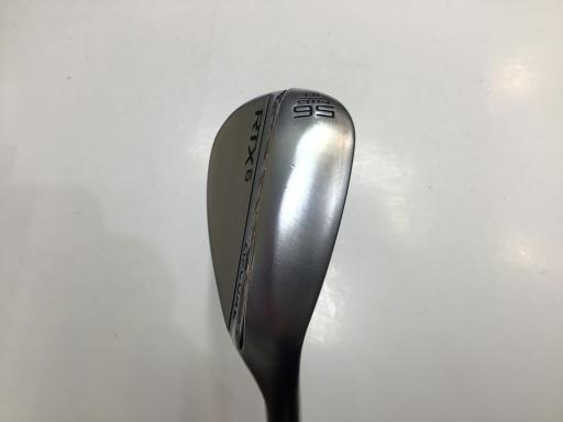 タイプ 男性用 利き手 右 商品コード 2100394854147 クラブ種別 ウェッジ メーカー名 クリーブランド 商品名 Cleveland　RTX−6　ZIPCORE　ツアーサテン　56°／10°　MID 発売年 2023 シャフト NS　PRO　950GH　neo シャフト材質 スチール メーカーフレックス S フレックス S クラブセット組合せ内容 クラブセット本数 0 クラブセット不足本数 0 クラブセット実本数 0 総合ランク C&nbsp;ランクについて 傷状態：ヘッド上部 C 傷状態：フェース C 傷状態：ヘッド下部 C 傷状態：シャフト B 傷状態：グリップ オリジナル　良好 傷状態：ヘッドカバー ヘッドカバーなし 査定特記・商品状態 &nbsp;※お使いのモニターの発色具合によって、実際のものと色が異なる場合がございます。 Nランク 無傷で新品同様 Aランク ほとんど無傷。見た目は新品同様 Bランク 全体的にきれい。傷やハガレはじっくり見ないとわからない。 Cランク やや使い込まれている。傷やハガレが少しある。 Dランク かなり使い込まれている。目立つ傷やハガレがたくさんある。 Eランク 非常に使い込まれている。目立つ傷やハガレがたくさんある。 &nbsp;メーカーカタログ情報となりますので、実商品と異なる場合がございます。 ヘッドロフト角(°) 56.00 ヘッド体積(cc) シャフト長(インチ) 35.250 クラブ重量(g) 448.00 店舗名 ゴルフパートナー　新宿センタービル店 住所 東京都新宿区西新宿1-25-1新宿センタービルB1F 電話番号 03-6304-5581中古ゴルフクラブについて 当店で取り扱っている中古クラブは、全て1点ものです。 店頭でも販売を行っているため、注文確認後の在庫確保となります。 ご了承のほどお願い申し上げます。