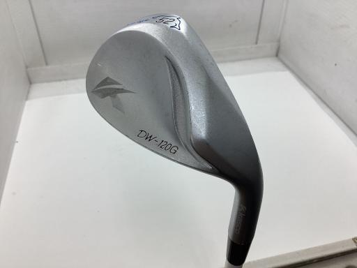 タイプ 男性用 利き手 右 商品コード 2100397745831 クラブ種別 ウェッジ メーカー名 キャスコ 商品名 Dolphin　Wedge　DW−120G　シルバー　52° 発売年 2020 シャフト NS　PRO　950GH　neo シャフト材質 スチール メーカーフレックス S フレックス S クラブセット組合せ内容 クラブセット本数 0 クラブセット不足本数 0 クラブセット実本数 0 総合ランク C&nbsp;ランクについて 傷状態：ヘッド上部 C 傷状態：フェース C 傷状態：ヘッド下部 C 傷状態：シャフト B 傷状態：グリップ オリジナル外　傷あり 傷状態：ヘッドカバー ヘッドカバーなし 査定特記・商品状態 &nbsp;※お使いのモニターの発色具合によって、実際のものと色が異なる場合がございます。 Nランク 無傷で新品同様 Aランク ほとんど無傷。見た目は新品同様 Bランク 全体的にきれい。傷やハガレはじっくり見ないとわからない。 Cランク やや使い込まれている。傷やハガレが少しある。 Dランク かなり使い込まれている。目立つ傷やハガレがたくさんある。 Eランク 非常に使い込まれている。目立つ傷やハガレがたくさんある。 &nbsp;メーカーカタログ情報となりますので、実商品と異なる場合がございます。 ヘッドロフト角(°) 52.00 ヘッド体積(cc) シャフト長(インチ) 35.250 クラブ重量(g) 444.00 店舗名 ゴルフパートナー　福井米松店 住所 福井県福井市米松2-24-43 電話番号 0776-52-8107中古ゴルフクラブについて 当店で取り扱っている中古クラブは、全て1点ものです。 店頭でも販売を行っているため、注文確認後の在庫確保となります。 ご了承のほどお願い申し上げます。