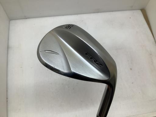 タイプ 男性用 利き手 右 商品コード 2100403019727 クラブ種別 ウェッジ メーカー名 フォーティーン 商品名 FRZ　パールサテン　56°／H 発売年 2024 シャフト TS−101w シャフト材質 スチール メーカーフレックス WEDGE フレックス その他 クラブセット組合せ内容 クラブセット本数 0 クラブセット不足本数 0 クラブセット実本数 0 総合ランク C&nbsp;ランクについて 傷状態：ヘッド上部 C 傷状態：フェース C 傷状態：ヘッド下部 C 傷状態：シャフト B 傷状態：グリップ オリジナル　良好 傷状態：ヘッドカバー ヘッドカバーなし 査定特記・商品状態 &nbsp;※お使いのモニターの発色具合によって、実際のものと色が異なる場合がございます。 Nランク 無傷で新品同様 Aランク ほとんど無傷。見た目は新品同様 Bランク 全体的にきれい。傷やハガレはじっくり見ないとわからない。 Cランク やや使い込まれている。傷やハガレが少しある。 Dランク かなり使い込まれている。目立つ傷やハガレがたくさんある。 Eランク 非常に使い込まれている。目立つ傷やハガレがたくさんある。 &nbsp;メーカーカタログ情報となりますので、実商品と異なる場合がございます。 ヘッドロフト角(°) 56.00 ヘッド体積(cc) シャフト長(インチ) 35.000 クラブ重量(g) 457.00 店舗名 ゴルフパートナー　吹田山田東店 住所 大阪府吹田市山田東4−12−22 電話番号 06-6877-0568中古ゴルフクラブについて 当店で取り扱っている中古クラブは、全て1点ものです。 店頭でも販売を行っているため、注文確認後の在庫確保となります。 ご了承のほどお願い申し上げます。