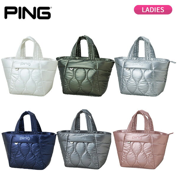 【検索用ワード】 ping golf ピン ゴルフ bag バッグ ROUND TOTE ラウンドトート tote bag トートバッグ 手提げ ゴルフトート ゴルフバッグ 2026 秋冬 レディース レディス 手提げ ウィメンズ ladies women 女性用 @ls@商品名 ピンゴルフ PUFFY パフィー ラウンドトート GB-L2603 レディース カラー ホワイト(39035-01) ネイビー(39035-02) D.グレー(39035-03) ピンクゴールド(39035-04) カーキ(39035-05) シルバー(39035-06) 素材 合成皮革(PU) サイズ W-41、H-23、D-13(cm) 重量 約250g 原産国 China 商品説明 ・キャッチ「”映える”軽量パフィーシリーズ」 ・デザイン「パフバッグをイメージしたキルティング加工と光沢感のあるPU素材が”映える”ラウンドトート。ラインストーンがポイントのワッペンでpingロゴを表現し、スポーティー感を抑えた上品なデザイン。」 ・ディテール「ラウンド時の荷物を十分収納できる大容量ラウンドトート。アウターにZIP付きポケット1か所、インナーに差し込みポケット2か所。」 ・素材感「軽量で高級感のあるシャイニーなPU素材を使用。」 【検索用ワード】 ping golf ピン ゴルフ bag バッグ ROUND TOTE ラウンドトート tote bag トートバッグ 手提げ ゴルフトート ゴルフバッグ 2026 SS 春夏 レディース レディス 手提げ ウィメンズ ladies women 女性用 @ls@