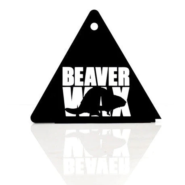 Beaver Wax □商品詳細 ブランド：BEAVER WAX（ビーバーワックス） 商品名：TRIANGLE SCRAPER（トライアングルスクレーパー） カテゴリ：スノーボード・スキー用ワックススクレーパー 仕様：14cm×3面 特徴：3面使用可能、エッジスクレーパー付き -------------------------------- ▼モデル名【TRIANGLE SCRAPER / トライアングルスクレーパー】 スノーボードやスキーのワックスメンテナンスに便利な、BEAVER WAXの三角形スクレーパー。 3面を使用できる形状に加え、エッジスクレーパーも備えた、ワックス作業をサポートするメンテナンスツールです。 ▼商品特徴 【3面すべてを使用できる三角形デザイン】 14cmの辺を3面備えたトライアングル形状。 どの面からでも使用でき、ワックスを削る作業に活用できます。 【エッジスクレーパー付き】 エッジスクレーパーを備え、エッジ周辺のワックス処理にも便利。 ワックスメンテナンス時の細かな作業をサポートします。 【スノーボード・スキーに対応】 スノーボードやスキーのワックスをスクレーピングする際に使えるメンテナンス用品。 ご自身でホットワックスを施工する方にもおすすめです。 ▼こんな人におすすめ ・スノーボードやスキーのワックスメンテナンスをする方 ・ホットワックス後のスクレーピングに使う道具を探している方 ・3面使用できる三角形スクレーパーを選びたい方 ・エッジ周辺のワックス処理にも使いたい方 ・セルフメンテナンス用の道具を揃えたい方 ▼GOLGODAからのご案内 スノーボードを長く楽しむためには、滑走面のワックスメンテナンスも大切です。 GOLGODAでは、名古屋の実店舗でもスノーボード用品を取り扱い、ワックスの選び方やメンテナンス用品についてのご相談にも対応しています。 初めてセルフワックスに挑戦する方も、道具選びや使い方で迷った際はお気軽にご相談ください。 ▼関連キーワード BEAVER WAX ビーバーワックス TRIANGLE SCRAPER トライアングルスクレーパー スクレーパー ワックススクレーパー 三角スクレーパー スノーボード スキー ホットワックス スクレーピング ワックス剥がし エッジスクレーパー メンテナンス用品 セルフワックス -------------------------------- 【発送方法】 -メール便(追跡NO:あり)/宅配便 -【追跡可能メール便】お届け目安1〜2日（宅配便と同じ） -代引でのお支払いをご希望のお客様は【宅配便】をご指定下さい。 ※日時指定に関しましては【宅配便】のご選択で対応可能です。 【メール便に関する注意事項】 ・メール便の場合は代引き対応は御座いません。 ・商品の厚みにより箱と商品をバラして梱包する場合がございます。 ・同梱する商品、数量によっては宅配便（送料修正）に変更させて頂きます。 ・メール便に関しては基本的にポストに投函する為、 配達時に何らかのトラブル等が有り、 万一、購入された商品が配送事故・紛失・破損等によりお手元に届かない場合でも 弊社は責任を負いかねますので予めご了承下さい。 ・気になる方は、宅配便をご選択くださいますようお願い致します。 ※長期不在やその他事由（宛先不明等）にて当店へ返送された商品は一週間間保管します 。 期間内にご連絡がとれない場合商品を処分し再送・ご返金は一切できません。 □在庫に関する注意 この商品は当店実店舗でも販売しております。 在庫数の更新は随時行っておりますが、お買い上げいただいた商品が、品切れになってしまうこともございます。 その場合、お客様には必ず連絡をいたしますが、万が一入荷予定がない場合は、キャンセルさせていただく場合もございますことをあらかじめご了承ください。 □注意事項 ：撮影環境、PC環境等で画像の色が若干違うことがあります。 メーカー希望小売価格はメーカーカタログに基づいて掲載しています関連商品コスラボワックス COSLABO ポケットスクレーパー スノーボード ...チューンナップ GALLIUM ガリウム スクレーパー Lサイズ スノ...チューンナップ GALLIUM ガリウム スクレーパー CARBON ...1,980円2,090円2,200円チューンナップ GALLIUM ガリウム スクレーパー Mサイズ スノ...チューンナップ GALLIUM ガリウム スクレーパーシャープナー ス...チューンナップ GALLIUM RUST DEFENDER ガリウム ...1,320円3,520円1,799円チューンナップ GALLIUM ガリウム 全雪質 GENERAL G ...チューンナップ GALLIUM ガリウム ANTI STATIC GI...チューンナップ GALLIUM RUST REMOVER ガリウム ラ...1,870円1,540円1,399円チューンナップ GALLIUM ガリウム 滑走 LF フッ素低含有 5...チューンナップ GALLIUM ガリウム ワクシングペーパー 50枚入...ORAN'GE オレンジ HANDY SCRAPER ハンディスクレー...1,980円990円1,650円□商品詳細 ブランド：BEAVER WAX（ビーバーワックス） 商品名：TRIANGLE SCRAPER（トライアングルスクレーパー） カテゴリ：スノーボード・スキー用ワックススクレーパー 仕様：14cm×3面 特徴：3面使用可能、エッジスクレーパー付き -------------------------------- ▼モデル名【TRIANGLE SCRAPER / トライアングルスクレーパー】 スノーボードやスキーのワックスメンテナンスに便利な、BEAVER WAXの三角形スクレーパー。 3面を使用できる形状に加え、エッジスクレーパーも備えた、ワックス作業をサポートするメンテナンスツールです。 ▼商品特徴 【3面すべてを使用できる三角形デザイン】 14cmの辺を3面備えたトライアングル形状。 どの面からでも使用でき、ワックスを削る作業に活用できます。 【エッジスクレーパー付き】 エッジスクレーパーを備え、エッジ周辺のワックス処理にも便利。 ワックスメンテナンス時の細かな作業をサポートします。 【スノーボード・スキーに対応】 スノーボードやスキーのワックスをスクレーピングする際に使えるメンテナンス用品。 ご自身でホットワックスを施工する方にもおすすめです。 ▼こんな人におすすめ ・スノーボードやスキーのワックスメンテナンスをする方 ・ホットワックス後のスクレーピングに使う道具を探している方 ・3面使用できる三角形スクレーパーを選びたい方 ・エッジ周辺のワックス処理にも使いたい方 ・セルフメンテナンス用の道具を揃えたい方 ▼GOLGODAからのご案内 スノーボードを長く楽しむためには、滑走面のワックスメンテナンスも大切です。 GOLGODAでは、名古屋の実店舗でもスノーボード用品を取り扱い、ワックスの選び方やメンテナンス用品についてのご相談にも対応しています。 初めてセルフワックスに挑戦する方も、道具選びや使い方で迷った際はお気軽にご相談ください。 ▼関連キーワード BEAVER WAX ビーバーワックス TRIANGLE SCRAPER トライアングルスクレーパー スクレーパー ワックススクレーパー 三角スクレーパー スノーボード スキー ホットワックス スクレーピング ワックス剥がし エッジスクレーパー メンテナンス用品 セルフワックス --------------------------------