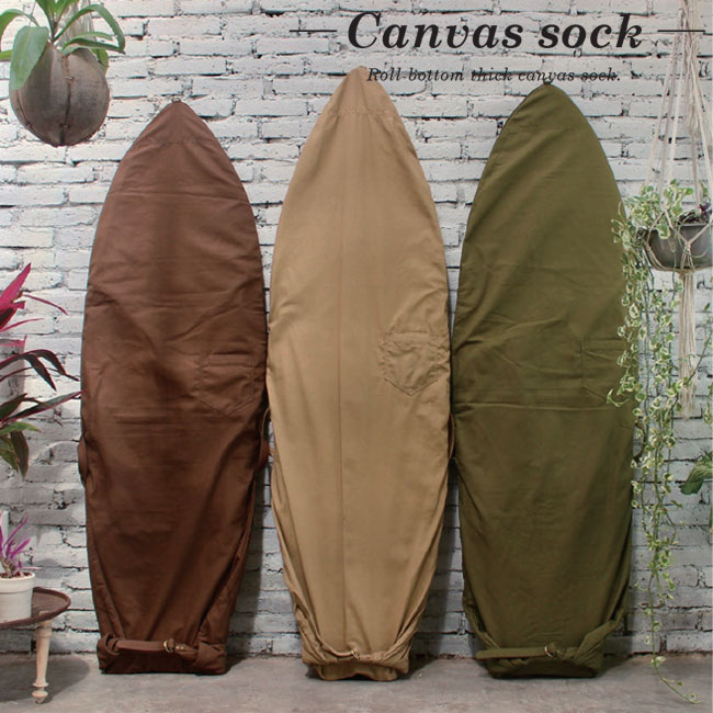 □商品詳細 ■モデル：CANVAS SOCK ■サイズ：6' MAX 6'2 Width 58cm その他のサイズはこちらから ■カラー：Sand / Olive / Brown -------------------------------- ：ロールボトム式で、あらゆるレングスの板に対してアジャストします。 デュラブルな素材のザックリとした風合いで、手荒に扱える帆布サーフボードソックはフィンを付けたままでもボードを入れられるベルクロ付きフィンスロット付き。 デイリーにもトリップにも、車載ボードソックとしてヘビーユーズをして、 自分だけのオリジナルな帆布の経年変化をお楽しみ下さい。 -------------------------------- □在庫に関する注意 この商品は当店実店舗でも販売しております。 在庫数の更新は随時行っておりますが、お買い上げいただいた商品が、品切れになってしまうこともございます。 その場合、お客様には必ず連絡をいたしますが、万が一入荷予定がない場合は、キャンセルさせていただく場合もございますことをあらかじめご了承ください。 □注意事項 ：撮影環境、PC環境等で画像の色が若干違うことがあります。 メーカー希望小売価格はメーカーカタログに基づいて掲載しています