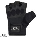 品名オークリー グローブ OAKLEY TRAINING HALF FINGER GLOVE トレーニグ 手袋 FOS900812 02Eプロフィールジムやサイクリングなどで使えるハーフフィンガーグローブ。クッション材を各所に配置し手を衝撃から守る機能を持つ。部分的なストレッチパーツでフィット性を上げ、着脱も簡単に出来る仕様。サイズ【サイズ仕様】M(手囲い23cm～24cm),L(手囲い24cm～25cm)素材【生地素材】合成皮革、ポリエステル、ポリウレタン品名 オークリー グローブ OAKLEY TRAINING HALF FINGER GLOVE トレーニグ 手袋 FOS900812 02E プロフィール ジムやサイクリングなどで使えるハーフフィンガーグローブ。クッション材を各所に配置し手を衝撃から守る機能を持つ。部分的なストレッチパーツでフィット性を上げ、着脱も簡単に出来る仕様。 サイズ 【サイズ仕様】M(手囲い23cm～24cm),L(手囲い24cm～25cm) 素材 【生地素材】合成皮革、ポリエステル、ポリウレタン