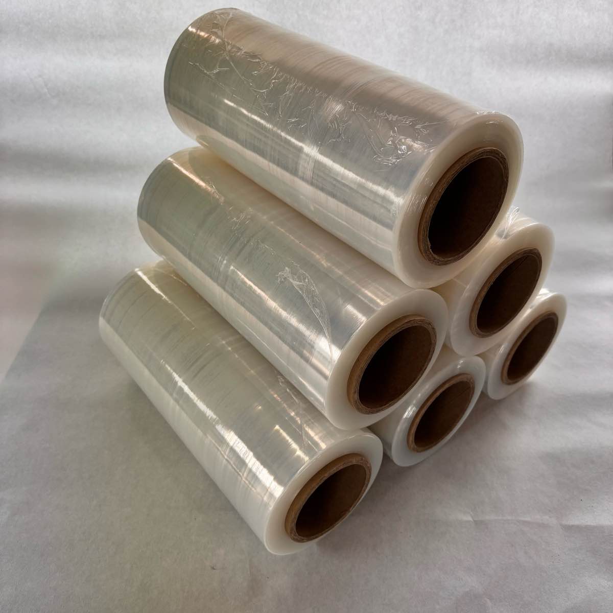 Rakuten - （入荷次第発送）梱包用 ストレッチフィルム 15μ 300mm×500m 幅300mm X 長さ500m X厚15μ 6巻 業務用15ミクロン 6本 フィルム 透明 梱包 （代引不可）
