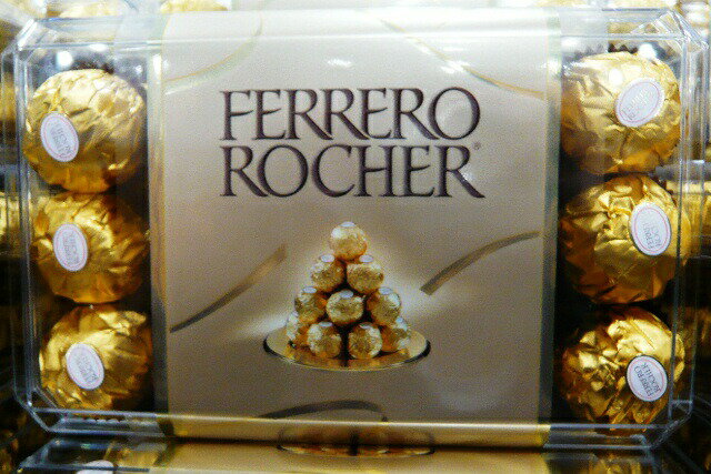 ★送料無料★【30個お徳用】【バレンタインデー】FERRERO ROCHER 【フェレロ　ロシェ】 チョコレート　30個入りお徳用パック 　【FERRERO Rondnoir】【コストコ通販】