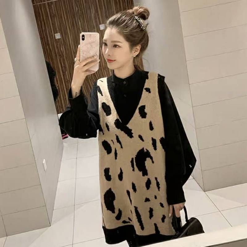 チュニックとブラウスのセット。2点でお得に着まわせちゃう。秋冬らしいレオパード柄がオシャレ。【カラー】ブラック、ベージュ【サイズ(cm)】シャツS：着丈67　バスト95　肩幅65　M：着丈68　バスト96　肩幅66　L：着丈69　バスト97...