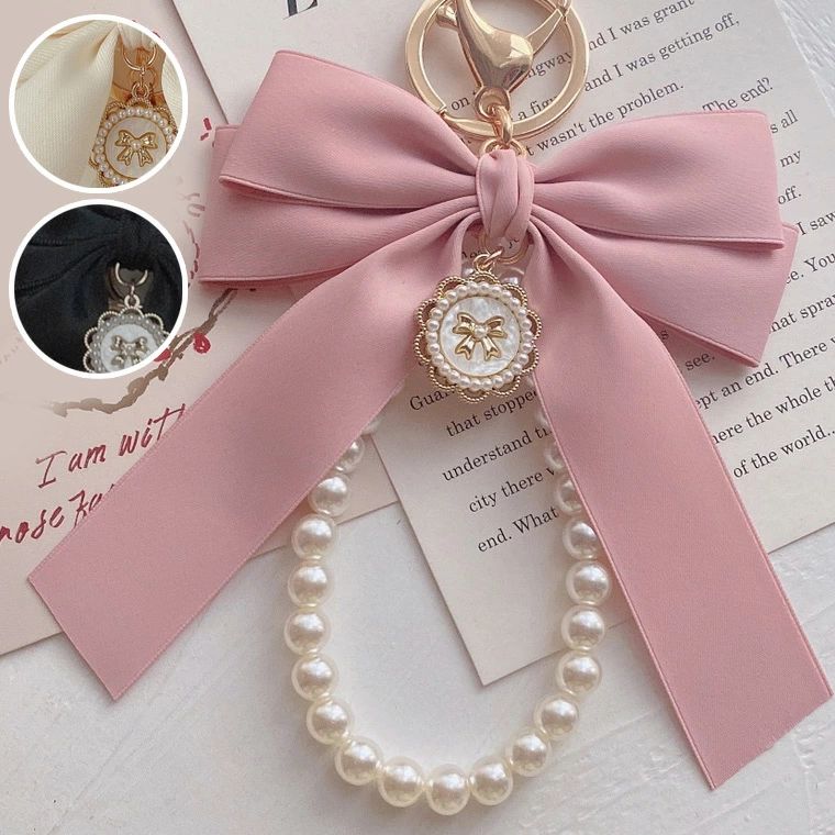 パール風ビーズとチャームが豪華 リボンのバッグチャーム バッグ キーホルダー ゴールド バッグチャー..