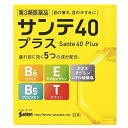 特徴（特長） 疲れ目に効く5つの成分配合。 目の酷使や加齢によって、疲れやかすみ※といった目の症状があらわれやすく、また回復しにくくなるといわれています。疲れやすくなった目は、ビタミンなど栄養を与えてケアすることが大切です。 サンテ40プラスは、目の機能を活性化する栄養成分（ビタミン・アミノ酸）など5つの成分が疲れ目やかすみ目に効果を発揮する目薬です。 ※目やにの多いときなど 【使用上の注意】 相談すること 1．次の人は使用前に医師、薬剤師または登録販売者にご相談ください。 （1）医師の治療を受けている人 （2）薬などによりアレルギー症状を起こしたことがある人 （3）次の症状のある人 はげしい目の痛み （4）次の診断を受けた人 緑内障 2．使用後、次の症状があらわれた場合は副作用の可能性があるので、直ちに使用を中止し、この文書を持って医師、薬剤師または登録販売者にご相談ください。 関係部位・・・症状 皮ふ・・・発疹・発赤、かゆみ 目・・・充血、かゆみ、はれ、しみて痛い 3．次の場合は使用を中止し、この文書を持って医師、薬剤師または登録販売者にご相談ください （1）目のかすみが改善されない場合 （2）2週間くらい使用しても症状がよくならない場合 【効能・効果】 効果・効能 目の疲れ、目のかすみ（目やにの多いときなど）、結膜充血、目のかゆみ、眼病予防（水泳のあと、ほこりや汗が目に入ったときなど）、眼瞼炎（まぶたのただれ）、紫外線その他の光線による眼炎（雪目など）、ハードコンタクトレンズを装着しているときの不快感 【用法・用量】 用法・用量／使用方法 1回1〜3滴、1日5〜6回点眼してください。 用法・用量に関する注意 ●次の注意事項をお守りください。 （1）小児に使用させる場合には、保護者の指導監督のもとに使用させてください。 （2）容器の先を、目やまぶた、まつ毛に触れさせないでください（目やにや雑菌などの混入のため、薬液が汚染または混濁することがあります）。また、混濁したものは使用しないでください。 （3）ソフトコンタクトレンズを装着したまま使用しないでください。 （4）点眼用にのみ使用してください。 【成分・分量】 内容成分・成分量 ネオスチグミンメチル硫酸塩・・・0.005％ （ピント調節機能改善作用により、目の疲れなどを改善します。） 天然型ビタミンE（酢酸d-α-トコフェロール）・・・0.05％ （末梢血管の血液の流れを良くします。） ビタミンB6（ピリドキシン塩酸塩）・・・0.05％ （目の組織代謝を活発にします。） パンテノール・・・0.05％ （目の組織代謝を活発にします。） タウリン・・・1.0％ （目の組織代謝を活発にします。） クロルフェニラミンマレイン酸塩・・・0.03％ （ヒスタミンの働きを抑え、目の炎症・目のかゆみを抑えます。） イプシロン-アミノカプロン酸・・・1.0％ （炎症の原因となる物質の産生を抑えます。） 添加物として、エデト酸ナトリウム水和物、クロロブタノール、ベンザルコニウム塩化物液、ホウ酸、ポリオキシエチレン硬化ヒマシ油、d-ボルネオール、L-メントール、等張化剤、pH調節剤を含有します。 【保管および取扱上の注意】 保管および取扱上の注意 （1）直射日光の当たらない涼しい所に密栓して保管してください。製品の品質を保持するため、自動車の中や暖房器具の近くなど高温となる場所に放置しないでください。また、高温となる場所に放置したものは、容器が変形して薬液が漏れたり薬液の品質が劣化しているおそれがありますので、使用しないでください。 （2）小児の手の届かない所に保管してください。 （3）他の容器に入れ替えないでください。 （誤用の原因になったり品質が変わることがあります。） （4）他の人と共用しないでください。 （5）使用期限をすぎた製品は使用しないでください。また、使用期限内であっても、開封後はできるだけ速やかに使用してください。 （6）保存の状態によっては、成分の結晶が容器の点眼口周囲やキャップの内側に白くつくことがあります。その場合には清潔なガーゼで軽くふき取って使用してください。 【お問い合わせ先】 商品の内容についてのお問い合わせは、お買い求めのお店、または下記にお願い申し上げます。 参天製薬株式会社「お客様相談室」 電話番号・・・0120-127-023 電話受付時間・・・9：00〜17：00 （土・日・祝日を除く） 表示用企業名 参天製薬株式会社 製造販売元企業名 参天製薬株式会社 広告文責 GOOD AID株式会社 カスタマーセンター　052-253-6400 管理薬剤師　亀島優太★在庫切れ・販売終了の場合もございます。予めご了承ください。 （納期は別途ご連絡させていただきます。） ★商品画像は登録時のものです。予告なしに変更される場合があります。 ★当店では、環境に配慮して廃棄処分のダンボールを再利用して梱包させていただく場合がございます。