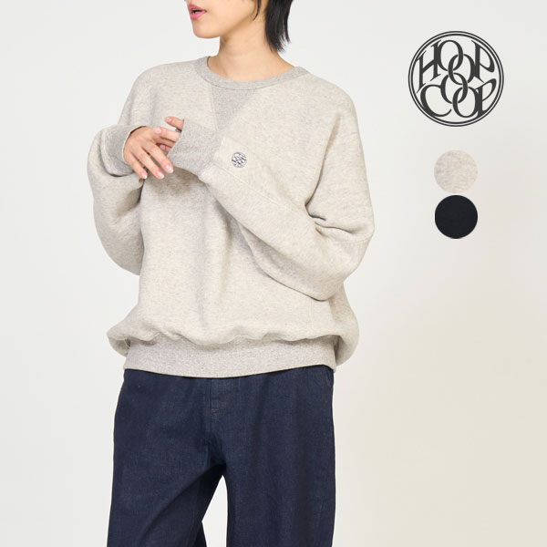 メーカー希望小売価格はメーカーサイトに基づいて掲載しています HOOPCOOP 一覧はこちら ギフトラッピング希望について【 HOOPCOOP 】 F26028 COZY FLEECE LS CREW SWEAT ドロップショルダーで身幅や袖にゆとりを持たせたリラックスフィット。 肩が落ちたドロップショルダーと適度な身幅のゆとりがあるため、1枚で着ても部屋着感がなく、サマになる立体感があります。 一枚でさらりと着ても雰囲気が出る、ゆったりとしたクルースウェット。 秋冬のデイリーウェアとして、デニムやチノパンを合わせたシンプルな着こなしに重宝します。 モデル身長：164cm 着用サイズ：OS 着用カラー：HTR.BEIGE ラフに着られるのに、シルエットのおかげで部屋着に見えにくいのが嬉しいところ。 デニムやミリタリーパンツと合わせて、気負わない休日スタイルを楽しめます。 ベーシックなデザインだからこそ、素材感とシルエットが引き立つ一枚。 パンツにラフに合わせるだけで、頑張りすぎない大人のカジュアルスタイルが完成します。 着用サイズ：OS 着用カラー：BLACK 着用サイズ：OS 着用カラー：HTR.BEIGE COLOR VARIATION DETAIL カラー：HTR.BEIGE SIZE (単位:cm) size 着丈 身幅 裄丈 OS 60 59 86 ■サイズについて ・手作業による平置きでの採寸または、メーカー発表値を元に記載しております。 ・サイズ表記はあくまでも目安です。ブランドやデザインなどによりサイズの寸法設定は若干異なります。 ・同商品でも生産の過程や生地の特性により多少の個体差が生じる場合がございます。 ・手作業による実寸値では多少の誤差が出る場合がございます。 ■生産国：日本 ■素材：本体：コットン85% / リヨセル15% リブ：コットン55% / リヨセル42% / ポリウレタン3% ■お買上げ前に ・作業工程で出来る傷や天然皮革・素材の個体差については、お買い上げの際にごご了承いただいております。 ・濃色の場合、摩擦などにより色移りの可能性がございますのでご注意下さい。 ・天然の素材(革やファーなど)を使用している商品は、1点1点風合いが若干異なります。 ・箱やパッケージ付き商品は、輸送時に多少破損する場合もございます。 ・上記予めご理解、ご了承くださいませ。 ■商品画像について ・モデル着用写真はイメージです。 ・実物の色合いに近づけるよう努力しておりますが、ディスプレイや設定等、閲覧環境の差によって、実際の商品の色とは多少差がある場合もございます。あらかじめご理解、ご了承くださいませ。 【 HOOPCOOP / ホープコープ 】 時代に左右されないシンプルなデザインを軸に日常を洗練させるワードローブを提案 ジャージ素材を中心とした生産背景とのつながりを生かしこだわりの素材を用い、 テクスチャーの豊かさと着心地の良さを両立させることで、日常に静かに溶け込みながらも存在感を放つ服 HOOP（輪）が象徴するのは、時を超えて続く循環。 COOP（協働）が示すのは、つくり手との信頼の関係。 このふたつの言葉が重なるとき、タイムレスで上質な日常着が生まるHOPE HOOP-オランダ語で希望や期待の意味 HOOPCOOP 一覧はこちら