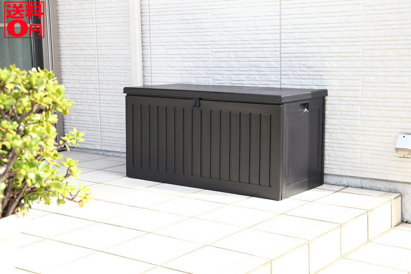 ■軽量化と強度を保つ真空成型で生産。ベンチとしても使用可能(耐荷重100kg)防水タイプ(大雨時は注意)真空成型■底板に荷物を置いた状態で持ち上げる際は収納物の重量は50KG迄(クロスバー付き)) カラー ブラック 商品サイズ(mm) 全体：幅1090 × 奥行515× 高さ550 耐荷重(座面)：100kg 内寸：1047x490x531mm 商品重量(kg) 5.4 素材 構造部材：ポリプロピレン ●メーカー直送品 【メーカー在庫がない場合は、お時間を頂く場合もございます】 【北海道/沖縄/離島へは配送不可となります】【送料無料】 ガーデンファニチャー　収納BOXベンチ BK 270L 送料無料　「こちらの商品送料0円です」北海道/離島/沖縄は配送不可となります ガーデンファニチャーはこちらから 商品詳細情報 ■軽量化と強度を保つ真空成型で生産。ベンチとしても使用可能(耐荷重100kg)防水タイプ(大雨時は注意)真空成型■底板に荷物を置いた状態で持ち上げる際は収納物の重量は50KG迄(クロスバー付き)) カラー ブラック 商品サイズ(mm) 全体：幅1090 × 奥行515 × 高さ550 耐荷重(座面)：100kg 内寸：1047x490x531mm 商品重量(kg) 5.4 素材 構造部材：ポリプロピレン