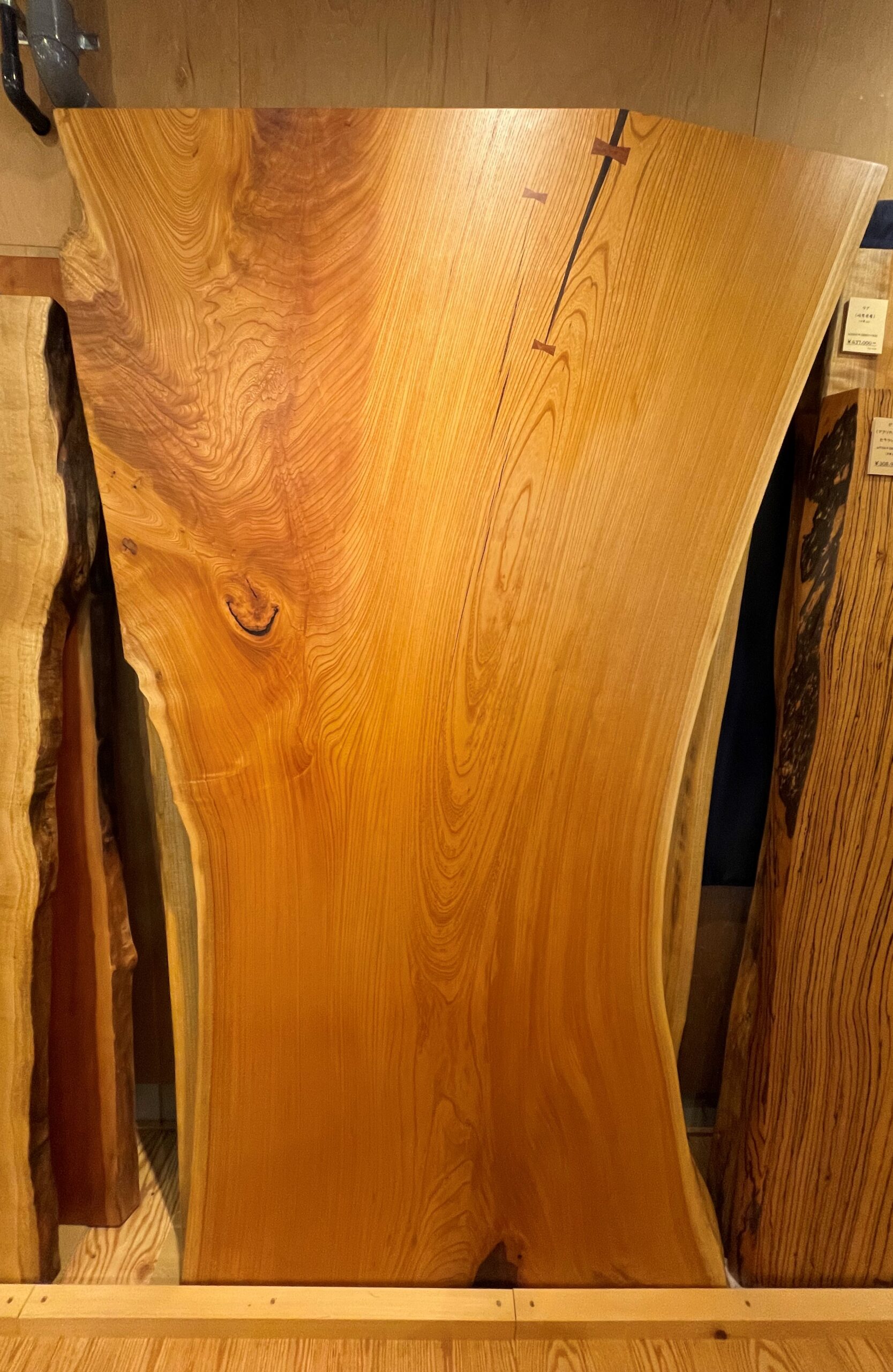 乐天商城 - 一枚板テーブル 欅（ケヤキ） 無垢 天然木 W2120×D830~1270mm 天厚56mm セラウッド塗装 黒色アイアン兼用脚付き 1点物 kwn-te-301
