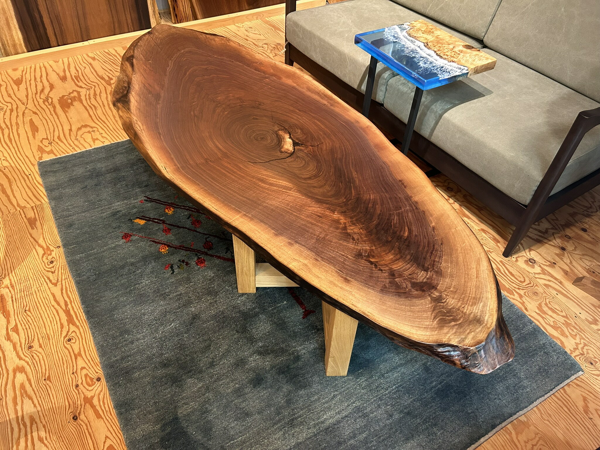 乐天商城 - 一枚板テーブル ウォールナット 楕円形 無垢 天然木 W1840×D700mm 天厚43mm セラウッド塗装 黒色アイアン2WAY兼用脚付き 1点物 kwn-te-386