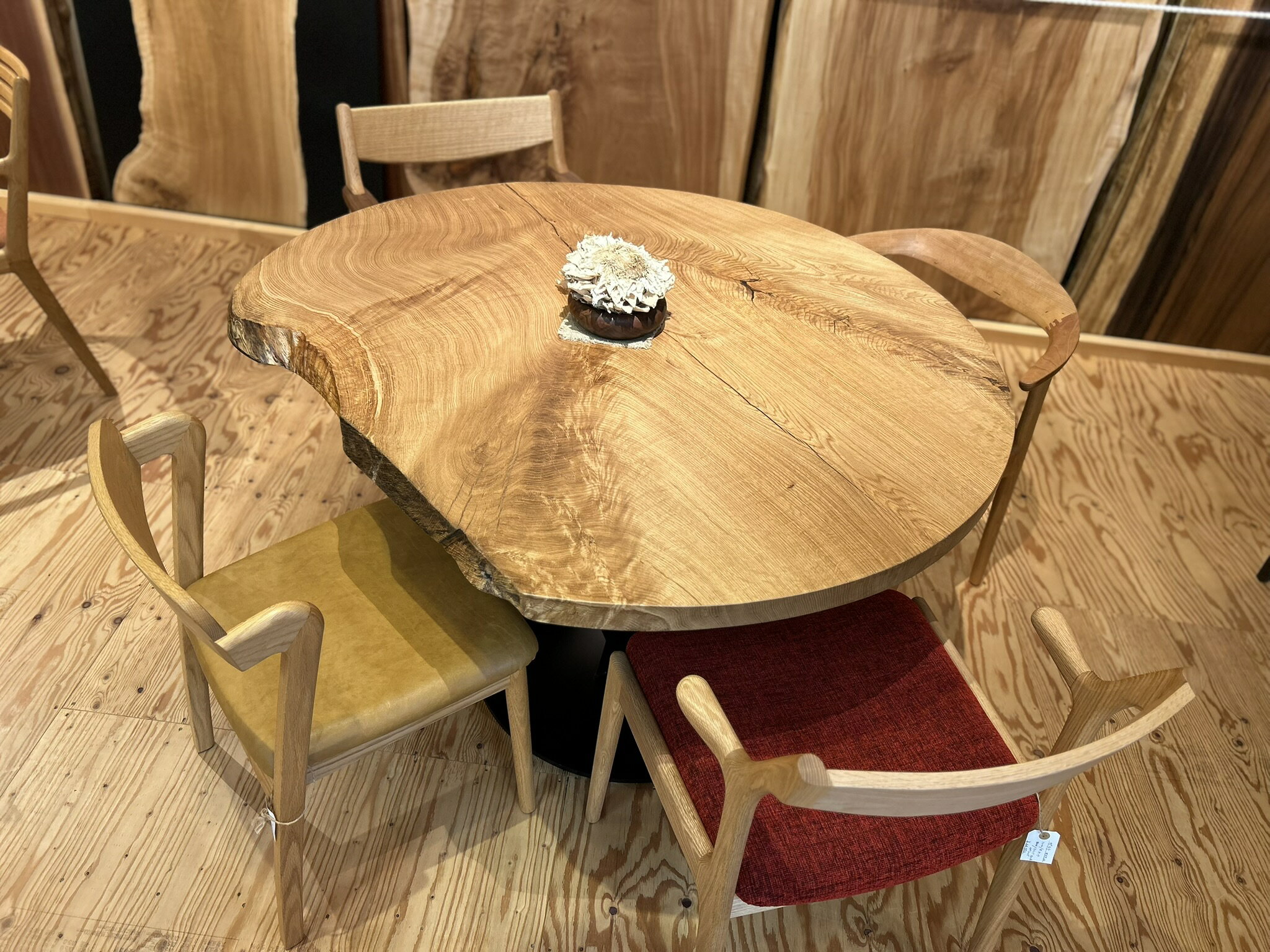 乐天商城 - 一枚板テーブル 水楢（ミズナラ） 丸型 変形 無垢 天然木 1200mm丸 天厚42mm セラウッド塗装 十文字脚（クリア塗装）付き 1点物 kwn-te-431
