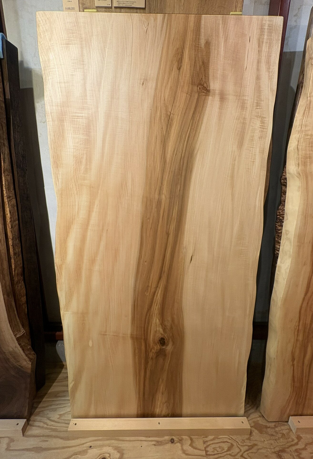 樂天商城 - 天然木トチ（栃）一枚板 ダイニングテーブル 無垢 幅185cm 奥行90~93cm 厚み5.1cm ウレタン塗装 ブラックアイアン兼用脚付き 2WAY kwn-te-540