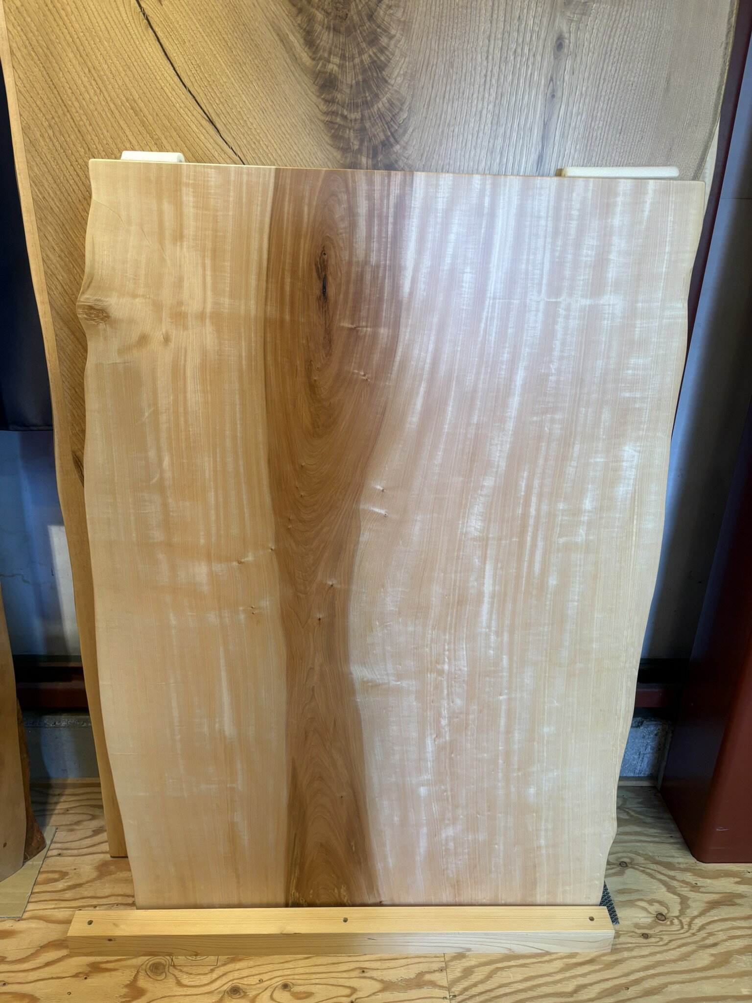 乐天商城 - 天然木トチ（栃）一枚板 ダイニングテーブル 無垢 幅121cm 奥行76~83cm 厚み5.4cm セラウッド塗装 ブラックアイアン兼用脚付き 2WAY kwn-te-543