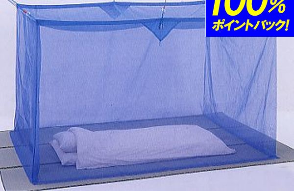 商品情報 昔ながらの麻の質感！ 寝室用　片麻ブルー蚊帳 【10畳サイズ】 ※商品画像は6畳サイズです サイズ(約) 300cm×400cm×高さ190cm 材質 タテ糸／綿100％ ヨコ糸／レーヨン70％，麻30％ ヘリ地／レーヨン100％ 配送区分 【送料無料】【同梱不可】 備考 カラー：綿麻すそぼかし 日本製 吊り手8本付き ※お支払いはクレジットカードのみとなります。 ※工場からの直送のため、他の商品との同梱はできません。予めご了承願います。 ※沖縄、北海道、一部離島等では別途送料が発生いたします。 ※受注生産：ご注文後3〜10日後お届け予定 こんな方におすすめ 蚊帳　虫除け　寝室　レトロ　風流　として　関連商品はこちら＼今ならレビューで1000円クーポン!／ 麻混29,920円＼今ならレビューで1000円クーポン!／ 麻混25,729円＼今ならレビューで1000円クーポン!／ 麻混19,602円＼今ならレビューで1000円クーポン!／ 麻混23,001円＼今ならレビューで1000円クーポン!／ 麻混36,597円＼今ならレビューで1000円クーポン!／ 麻混29,920円＼今ならレビューで1000円クーポン!／ 麻混25,729円＼今ならレビューで1000円クーポン!／ 麻混19,602円