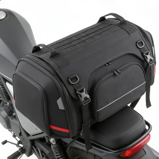 🏍️【サイクリングパートナー】多機能バイクシートバッグは58〜73Lの大容量を誇り、衣類・靴・水筒・iPad・ランチボックスなどの日用品はもちろん、65cm以内のテントや寝袋、折りたたみチェア、さらには生活雑貨まで余裕で収納できます。大きく開くデザインで、荷物の出し入れも簡単。日常の買い物から日帰り旅行、アウトドアアクティビティまで、幅広いシーンで活躍する理想的なアイテムです。ワーニング️ご注意:オートバイのみ適用です。自転車には適用されません。 🛵【58L-73L拡張機能&amp;折り畳み収納】バイクバッグの両側に拡張可能で、拡張前のサイズは62x35x27cm、約58Lです。両サイドの伸縮ジッパーを開けると、78x35x27cm、約73Lに拡張できます。独自の一体型デザインを採用しており、完全に広げて折りたたんで収納できるため、収納や洗濯がより簡単です。全部で9つのジッパー付きポケットがあり、物をより良く保管でき、落ちにくくなっています。バイクの蓋には、防水カバーや傘を個別に収納できるウェット&amp;ドライ分離ポケットが付いています。