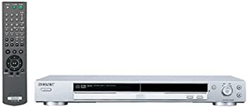 【中古】SONY DVP-NS530-S DVDプレーヤー(シルバー)【メーカー名】ソニー(SONY)【メーカー型番】DVP-NS530(S)【ブランド名】ソニー(SONY)【商品説明】SONY DVP-NS530-S DVDプレーヤー(シルバー)本体で操作が簡単な再生ダイヤルを装備つづき再生機能を搭載見たいシーンを素早く探せるスムーズ高速サーチ中古品のため使用に伴うキズ等がございますが、問題なくご使用頂ける商品です。画像はイメージ写真ですので商品のコンディション、付属品の有無については入荷の度異なります。当店にて、動作確認・点検・アルコール等のクリーニングを施しております。中古品のため限定特典や補償等は、商品名、説明に記載があっても付属しておりません予めご了承下さい。当店では初期不良に限り、商品到着から7日間は返品を 受付けております。他モールとの併売品の為、完売の際はご連絡致しますのでご了承ください。ご注文からお届けまで1、ご注文⇒ご注文は24時間受け付けております。2、注文確認⇒ご注文後、当店から注文確認メールを送信します。3、お届けまで3〜10営業日程度とお考え下さい。4、入金確認⇒前払い決済をご選択の場合、ご入金確認後、配送手配を致します。5、出荷⇒配送準備が整い次第、出荷致します。配送業者、追跡番号等の詳細をメール送信致します。6、到着⇒出荷後、1〜3日後に商品が到着します。　※離島、北海道、九州、沖縄は遅れる場合がございます。予めご了承下さい。お電話でのお問合せは少人数で運営の為受け付けておりませんので、メールにてお問合せお願い致します。営業時間　月〜金　10:00〜17:00お客様都合によるご注文後のキャンセル・返品はお受けしておりませんのでご了承下さい。