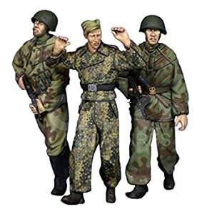 【中古】ラドミニチュア 1/35 第二次世界大戦 ロシア/ソ連 ドイツ軍陣地からドイツ戦車兵を連行するロシア赤軍偵察兵 1944-45 (3体セット) レジンキット