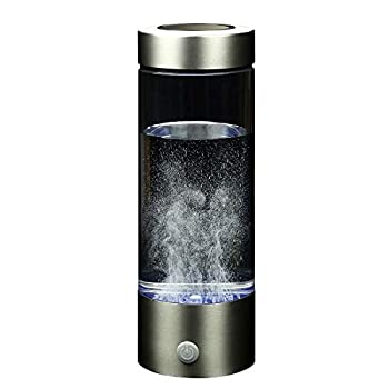 【中古】日本メーカー製【BLIST】充電式ポータブル水素水生成器 Lily リリー BW-038 日本水素水振興協会認定商品【メーカー名】BLIST【メーカー型番】BW-038【ブランド名】BLIST【商品説明】日本メーカー製【BLIST】充電式ポータブル水素水生成器 Lily リリー BW-038 日本水素水振興協会認定商品充電式だからいつでもどこでも水素水が楽しめます。日本水素水振興協会認定商品です。水を入れてボタンを押すだけOK。生成直後で607ppbの高濃度水素水がたったの3分で作れます。出来上がりもLEDライトでお知らせ。青色は水素水を生成中。生成中は細かな泡も出てきます。生成が終わるとLEDランプは消灯します。満充電で約15回も水素水が生成可能です。運動後や毎日の習慣として飲用される方が多いのです。商品サイズ：約φ7 36xH20cm 重量：約380g 実用内容量：約420ml 使用回数：満充電時約15-18回 充電時間：約3-4時間（USB充電時） バッテリー寿命：約500回の満充電可（水素生成約7500回） 入力電源：USB 5V 1 内蔵電池：リチウムポリマー二次電池（バッテリー）3.7V 1000mAh 材質：PC、ステンレス、シリコン 付属品：ACアダプター、USBケーブル、 製造国：中国　製品の製造メーカーは日本法人のメーカーです。中古品のため使用に伴うキズ等がございますが、問題なくご使用頂ける商品です。画像はイメージ写真ですので商品のコンディション、付属品の有無については入荷の度異なります。当店にて、動作確認・点検・アルコール等のクリーニングを施しております。中古品のため限定特典や補償等は、商品名、説明に記載があっても付属しておりません予めご了承下さい。当店では初期不良に限り、商品到着から7日間は返品を 受付けております。他モールとの併売品の為、完売の際はご連絡致しますのでご了承ください。ご注文からお届けまで1、ご注文⇒ご注文は24時間受け付けております。2、注文確認⇒ご注文後、当店から注文確認メールを送信します。3、お届けまで3〜10営業日程度とお考え下さい。4、入金確認⇒前払い決済をご選択の場合、ご入金確認後、配送手配を致します。5、出荷⇒配送準備が整い次第、出荷致します。配送業者、追跡番号等の詳細をメール送信致します。6、到着⇒出荷後、1〜3日後に商品が到着します。　※離島、北海道、九州、沖縄は遅れる場合がございます。予めご了承下さい。お電話でのお問合せは少人数で運営の為受け付けておりませんので、メールにてお問合せお願い致します。営業時間　月〜金　10:00〜17:00お客様都合によるご注文後のキャンセル・返品はお受けしておりませんのでご了承下さい。