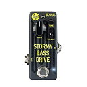 【中古】E.W.S エフェクター ベース用オーバードライブ Stormy Bass Drive (SBD)【メーカー名】E.W.S【メーカー型番】Stormy Bass Drive (SBD)【ブランド名】E.W.S.【商品説明】E.W.S エフェクター ベース用オーバードライブ Stormy Bass Drive (SBD)クリーンブーストサウンド〜ファットなクランチサウンド、 更にディープなハイゲインサウンドまでをカバーする非常に幅広いゲイン設定が可能ペダル上部に設置されたトグルスイッチによりミッドブースト、 ノーマル、 ミッドカットの三種類の EQ モードを設定できます電源回路には DC-DC コンバータが組み込まれており、 入力された 9VDC を 16VDC へと昇圧しています16VDC ドライブとする事でハイゲイン設定時においてもファットかつ芯のある低音域とハリのある高音域を実現しています中古品のため使用に伴うキズ等がございますが、問題なくご使用頂ける商品です。画像はイメージ写真ですので商品のコンディション、付属品の有無については入荷の度異なります。当店にて、動作確認・点検・アルコール等のクリーニングを施しております。中古品のため限定特典や補償等は、商品名、説明に記載があっても付属しておりません予めご了承下さい。当店では初期不良に限り、商品到着から7日間は返品を 受付けております。他モールとの併売品の為、完売の際はご連絡致しますのでご了承ください。ご注文からお届けまで1、ご注文⇒ご注文は24時間受け付けております。2、注文確認⇒ご注文後、当店から注文確認メールを送信します。3、お届けまで3〜10営業日程度とお考え下さい。4、入金確認⇒前払い決済をご選択の場合、ご入金確認後、配送手配を致します。5、出荷⇒配送準備が整い次第、出荷致します。配送業者、追跡番号等の詳細をメール送信致します。6、到着⇒出荷後、1〜3日後に商品が到着します。　※離島、北海道、九州、沖縄は遅れる場合がございます。予めご了承下さい。お電話でのお問合せは少人数で運営の為受け付けておりませんので、メールにてお問合せお願い致します。営業時間　月〜金　10:00〜17:00お客様都合によるご注文後のキャンセル・返品はお受けしておりませんのでご了承下さい。