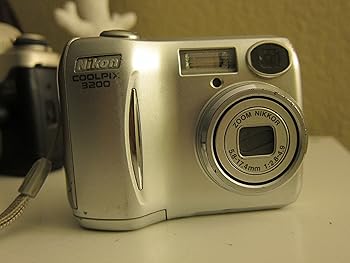 【中古】(非常に良い)ニコン Coolpix 3200 3.2MP デジタルカメラ 光学3倍ズーム (旧モデル) 【中古】(非常に良い)ニコン Coolpix 3200 3.2MP デジタルカメラ 光学3倍ズーム (旧モデル)