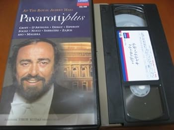 【中古】(非常に良い)パバロッティ・チャリティ・ガラ [VHS] [DVD]【メーカー名】【メーカー型番】【ブランド名】【商品説明】パバロッティ・チャリティ・ガラ [VHS] [DVD]レビュー レオーネ・マジエラ指揮 ロイヤル・フィルハーモニー管弦楽団 ルチアーノ・パヴァロッティ(T)ピエロ・カプチッリ/ドウェイン・クロフト(Br) -- 内容（「CDジャーナル」データベースより） ロンドンのアルバート・ホールで行われたチャリティ・イベントの模様を収録。「トスカ」「道化師」「十字軍のロンバルディア人」「リゴレット」他。 -- 内容（「VIDEO INSIDER JAPAN」データベースより）レビュー レオーネ・マジエラ指揮 ロイヤル・フィルハーモニー管弦楽団 ルチアーノ・パヴァロッティ(T)ピエロ・カプチッリ/ドウェイン・クロフト(Br) -- 内容（「CDジャーナル」データベースより） ロンドンのアルバート・ホールで行われたチャリティ・イベントの模様を収録。「トスカ」「道化師」「十字軍のロンバルディア人」「リゴレット」他。 -- 内容（「VIDEO INSIDER JAPAN」データベースより）レビュー レオーネ・マジエラ指揮 ロイヤル・フィルハーモニー管弦楽団 ルチアーノ・パヴァロッティ(T)ピエロ・カプチッリ/ドウェイン・クロフト(Br) -- 内容（「CDジャーナル」データベースより） ロンドンのアルバート・ホールで行われたチャリティ・イベントの模様を収録。「トスカ」「道化師」「十字軍のロンバルディア人」「リゴレット」他。 -- 内容（「VIDEO INSIDER JAPAN」データベースより）レビュー レオーネ・マジエラ指揮 ロイヤル・フィルハーモニー管弦楽団 ルチアーノ・パヴァロッティ(T)ピエロ・カプチッリ/ドウェイン・クロフト(Br) -- 内容（「CDジャーナル」データベースより） ロンドンのアルバート・ホールで行われたチャリティ・イベントの模様を収録。「トスカ」「道化師」「十字軍のロンバルディア人」「リゴレット」他。 -- 内容（「VIDEO INSIDER JAPAN」データベースより）レビュー レオーネ・マジエラ指揮 ロイヤル・フィルハーモニー管弦楽団 ルチアーノ・パヴァロッティ(T)ピエロ・カプチッリ/ドウェイン・クロフト(Br) -- 内容（「CDジャーナル」データベースより） ロンドンのアルバート・ホールで行われたチャリティ・イベントの模様を収録。「トスカ」「道化師」「十字軍のロンバルディア人」「リゴレット」他。 -- 内容（「VIDEO INSIDER JAPAN」データベースより）中古品のため使用に伴うキズ等がございますが、問題なくご使用頂ける商品です。画像はイメージ写真ですので商品のコンディション、付属品の有無については入荷の度異なります。当店にて、動作確認・点検・アルコール等のクリーニングを施しております。中古品のため限定特典や補償等は、商品名、説明に記載があっても付属しておりません予めご了承下さい。当店では初期不良に限り、商品到着から7日間は返品を 受付けております。他モールとの併売品の為、完売の際はご連絡致しますのでご了承ください。ご注文からお届けまで1、ご注文⇒ご注文は24時間受け付けております。2、注文確認⇒ご注文後、当店から注文確認メールを送信します。3、お届けまで3〜10営業日程度とお考え下さい。4、入金確認⇒前払い決済をご選択の場合、ご入金確認後、配送手配を致します。5、出荷⇒配送準備が整い次第、出荷致します。配送業者、追跡番号等の詳細をメール送信致します。6、到着⇒出荷後、1〜3日後に商品が到着します。　※離島、北海道、九州、沖縄は遅れる場合がございます。予めご了承下さい。お電話でのお問合せは少人数で運営の為受け付けておりませんので、メールにてお問合せお願い致します。営業時間　月〜金　10:00〜17:00お客様都合によるご注文後のキャンセル・返品はお受けしておりませんのでご了承下さい。0