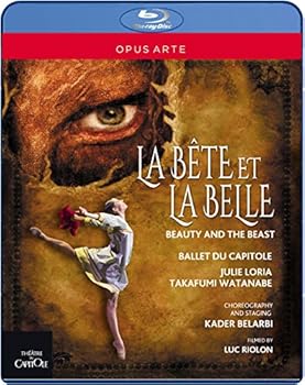 【中古】ベラルビ:バレエ《美女と野獣》[Blu-ray Disc]【メーカー名】【メーカー型番】【ブランド名】Opus Arte *classic* バレエ, スポーツ・フィットネス 渡邊峻郁: Artist【商品説明】ベラルビ:バレエ《美女と野獣》[Blu-ray Disc]特典映像:キャスト・ギャラリー 演奏: 美女…ジュリー・ロリア/野獣…渡邊峻郁/バレエ・ドゥ・キャピトル/カデル・バラルビ(コレオグラフィ&ステージング)/ヴァレリー・ベルマン(デザイン)/マルク・パレント(照明)/ルイ・クロード・ダカン(音楽)/ヨーゼフ・ハイドン(音楽)/ジェルジ・リゲティ(音楽)/モーリス・ラヴェル(音楽)/リュク・リオロン(映像ディレクター) 2013年10月 トゥールーズ、バレエ・ドゥ・キャピトゥルにおけるライブ収録/収録時間:106分/音声:《DVD》ステレオ2.0/DTS5.1 《BD》ステレオ2.0/dts-HDマスターオーディオ5.0/字幕:なし/画面:16:9 カラー/REGION All(Code:0)/《DVD》片面2層ディスク 《BD》ニ層 50GB1080i High Definition 元パリ・オペラ座のエトワールであるカデル・ベラルビが芸術監督を務めるフランスのバレエ・ドゥ・キャピトル(キャピトル・トゥルーズ・バレエ団)。以前、バレエ《海賊》が大絶賛されたことでも知られますが、この《美女と野獣》は更にパワーアップした素晴らしい舞台が繰り広げられています。表面的な醜さを拒絶する心が真の愛に気づくまでの心理的なドラマを鋭く描き出したこの物語は、シンプルでありながらも見事なセットと衣装、そしてバロックから近代に至るまでの音楽(特にリゲティの作品が効果的に使われています)を組み合わせ、印象的な世界によって表現されています。ここで主役の野獣を踊るのは、ご存知日本のエース渡邊峻郁(わたなべたかふみ)氏。2011年に異例の2段階昇格でソリストになった期待のダンサーです。もちろん《海賊》でも印象深い役を踊っていましたが、今回は何と言っても主役です。10代でモナコに留学し、イタリアのサンレモ国際ダンスコンクールに17歳で優勝した経歴と、並々ならぬ自信を纏った堂々たるダンスには感嘆せざるを得ません。特典映像:キャスト・ギャラリー 演奏: 美女…ジュリー・ロリア/野獣…渡邊峻郁/バレエ・ドゥ・キャピトル/カデル・バラルビ(コレオグラフィ&ステージング)/ヴァレリー・ベルマン(デザイン)/マルク・パレント(照明)/ルイ・クロード・ダカン(音楽)/ヨーゼフ・ハイドン(音楽)/ジェルジ・リゲティ(音楽)/モーリス・ラヴェル(音楽)/リュク・リオロン(映像ディレクター) 2013年10月 トゥールーズ、バレエ・ドゥ・キャピトゥルにおけるライブ収録/収録時間:106分/音声:《DVD》ステレオ2.0/DTS5.1 《BD》ステレオ2.0/dts-HDマスターオーディオ5.0/字幕:なし/画面:16:9 カラー/REGION All(Code:0)/《DVD》片面2層ディスク 《BD》ニ層 50GB1080i High Definition 元パリ・オペラ座のエトワールであるカデル・ベラルビが芸術監督を務めるフランスのバレエ・ドゥ・キャピトル(キャピトル・トゥルーズ・バレエ団)。以前、バレエ《海賊》が大絶賛されたことでも知られますが、この《美女と野獣》は更にパワーアップした素晴らしい舞台が繰り広げられています。表面的な醜さを拒絶する心が真の愛に気づくまでの心理的なドラマを鋭く描き出したこの物語は、シンプルでありながらも見事なセットと衣装、そしてバロックから近代に至るまでの音楽(特にリゲティの作品が効果的に使われています)を組み合わせ、印象的な世界によって表現されています。ここで主役の野獣を踊るのは、ご存知日本のエース渡邊峻郁(わたなべたかふみ)氏。2011年に異例の2段階昇格でソリストになった期待のダンサーです。もちろん《海賊》でも印象深い役を踊っていましたが、今回は何と言っても主役です。10代でモナコに留学し、イタリアのサンレモ国際ダンスコンクールに17歳で優勝した経歴と、並々ならぬ自信を纏った堂々たるダンスには感嘆せざるを得ません。特典映像:キャスト・ギャラリー 演奏: 美女…ジュリー・ロリア/野獣…渡邊峻郁/バレエ・ドゥ・キャピトル/カデル・バラルビ(コレオグラフィ&ステージング)/ヴァレリー・ベルマン(デザイン)/マルク・パレント(照明)/ルイ・クロード・ダカン(音楽)/ヨーゼフ・ハイドン(音楽)/ジェルジ・リゲティ(音楽)/モーリス・ラヴェル(音楽)/リュク・リオロン(映像ディレクター) 2013年10月 トゥールーズ、バレエ・ドゥ・キャピトゥルにおけるライブ収録/収録時間:106分/音声:《DVD》ステレオ2.0/DTS5.1 《BD》ステレオ2.0/dts-HDマスターオーディオ5.0/字幕:なし/画面:16:9 カラー/REGION All(Code:0)/《DVD》片面2層ディスク 《BD》ニ層 50GB1080i High Definition 元パリ・オペラ座のエトワールであるカデル・ベラルビが芸術監督を務めるフランスのバレエ・ドゥ・キャピトル(キャピトル・トゥルーズ・バレエ団)。以前、バレエ《海賊》が大絶賛されたことでも知られますが、この《美女と野獣》は更にパワーアップした素晴らしい舞台が繰り広げられています。表面的な醜さを拒絶する心が真の愛に気づくまでの心理的なドラマを鋭く描き出したこの物語は、シンプルでありながらも見事なセットと衣装、そしてバロックから近代に至るまでの音楽(特にリゲティの作品が効果的に使われています)を組み合わせ、印象的な世界によって表現されています。ここで主役の野獣を踊るのは、ご存知日本のエース渡邊峻郁(わたなべたかふみ)氏。2011年に異例の2段階昇格でソリストになった期待のダンサーです。もちろん《海賊》でも印象深い役を踊っていましたが、今回は何と言っても主役です。10代でモナコに留学し、イタリアのサンレモ国際ダンスコンクールに17歳で優勝した経歴と、並々ならぬ自信を纏った堂々たるダンスには感嘆せざるを得ません。特典映像:キャスト・ギャラリー 演奏: 美女…ジュリー・ロリア/野獣…渡邊峻郁/バレエ・ドゥ・キャピトル/カデル・バラルビ(コレオグラフィ&ステージング)/ヴァレリー・ベルマン(デザイン)/マルク・パレント(照明)/ルイ・クロード・ダカン(音楽)/ヨーゼフ・ハイドン(音楽)/ジェルジ・リゲティ(音楽)/モーリス・ラヴェル(音楽)/リュク・リオロン(映像ディレクター) 2013年10月 トゥールーズ、バレエ・ドゥ・キャピトゥルにおけるライブ収録/収録時間:106分/音声:《DVD》ステレオ2.0/DTS5.1 《BD》ステレオ2.0/dts-HDマスターオーディオ5.0/字幕:なし/画面:16:9 カラー/REGION All(Code:0)/《DVD》片面2層ディスク 《BD》ニ層 50GB1080i High Definition 元パリ・オペラ座のエトワールであるカデル・ベラルビが芸術監督を務めるフランスのバレエ・ドゥ・キャピトル(キャピトル・トゥルーズ・バレエ団)。以前、バレエ《海賊》が大絶賛されたことでも知られますが、この《美女と野獣》は更にパワーアップした素晴らしい舞台が繰り広げられています。表面的な醜さを拒絶する心が真の愛に気づくまでの心理的なドラマを鋭く描き出したこの物語は、シンプルでありながらも見事なセットと衣装、そしてバロックから近代に至るまでの音楽(特にリゲティの作品が効果的に使われています)を組み合わせ、印象的な世界によって表現されています。ここで主役の野獣を踊るのは、ご存知日本のエース渡邊峻郁(わたなべたかふみ)氏。2011年に異例の2段階昇格でソリストになった期待のダンサーです。もちろん《海賊》でも印象深い役を踊っていましたが、今回は何と言っても主役です。10代でモナコに留学し、イタリアのサンレモ国際ダンスコンクールに17歳で優勝した経歴と、並々ならぬ自信を纏った堂々たるダンスには感嘆せざるを得ません。特典映像:キャスト・ギャラリー 演奏: 美女…ジュリー・ロリア/野獣…渡邊峻郁/バレエ・ドゥ・キャピトル/カデル・バラルビ(コレオグラフィ&ステージング)/ヴァレリー・ベルマン(デザイン)/マルク・パレント(照明)/ルイ・クロード・ダカン(音楽)/ヨーゼフ・ハイドン(音楽)/ジェルジ・リゲティ(音楽)/モーリス・ラヴェル(音楽)/リュク・リオロン(映像ディレクター) 2013年10月 トゥールーズ、バレエ・ドゥ・キャピトゥルにおけるライブ収録/収録時間:106分/音声:《DVD》ステレオ2.0/DTS5.1 《BD》ステレオ2.0/dts-HDマスターオーディオ5.0/字幕:なし/画面:16:9 カラー/REGION All(Code:0)/《DVD》片面2層ディスク 《BD》ニ層 50GB1080i High Definition 元パリ・オペラ座のエトワールであるカデル・ベラルビが芸術監督を務めるフランスのバレエ・ドゥ・キャピトル(キャピトル・トゥルーズ・バレエ団)。以前、バレエ《海賊》が大絶賛されたことでも知られますが、この《美女と野獣》は更にパワーアップした素晴らしい舞台が繰り広げられています。表面的な醜さを拒絶する心が真の愛に気づくまでの心理的なドラマを鋭く描き出したこの物語は、シンプルでありながらも見事なセットと衣装、そしてバロックから近代に至るまでの音楽(特にリゲティの作品が効果的に使われています)を組み合わせ、印象的な世界によって表現されています。ここで主役の野獣を踊るのは、ご存知日本のエース渡邊峻郁(わたなべたかふみ)氏。2011年に異例の2段階昇格でソリストになった期待のダンサーです。もちろん《海賊》でも印象深い役を踊っていましたが、今回は何と言っても主役です。10代でモナコに留学し、イタリアのサンレモ国際ダンスコンクールに17歳で優勝した経歴と、並々ならぬ自信を纏った堂々たるダンスには感嘆せざるを得ません。中古品のため使用に伴うキズ等がございますが、問題なくご使用頂ける商品です。画像はイメージ写真ですので商品のコンディション、付属品の有無については入荷の度異なります。当店にて、動作確認・点検・アルコール等のクリーニングを施しております。中古品のため限定特典や補償等は、商品名、説明に記載があっても付属しておりません予めご了承下さい。当店では初期不良に限り、商品到着から7日間は返品を 受付けております。他モールとの併売品の為、完売の際はご連絡致しますのでご了承ください。ご注文からお届けまで1、ご注文⇒ご注文は24時間受け付けております。2、注文確認⇒ご注文後、当店から注文確認メールを送信します。3、お届けまで3〜10営業日程度とお考え下さい。4、入金確認⇒前払い決済をご選択の場合、ご入金確認後、配送手配を致します。5、出荷⇒配送準備が整い次第、出荷致します。配送業者、追跡番号等の詳細をメール送信致します。6、到着⇒出荷後、1〜3日後に商品が到着します。　※離島、北海道、九州、沖縄は遅れる場合がございます。予めご了承下さい。お電話でのお問合せは少人数で運営の為受け付けておりませんので、メールにてお問合せお願い致します。営業時間　月〜金　10:00〜17:00お客様都合によるご注文後のキャンセル・返品はお受けしておりませんのでご了承下さい。0