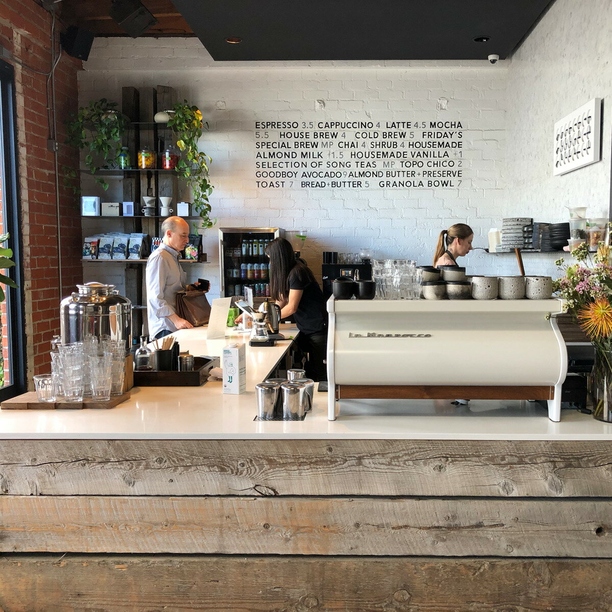 発送　有機 バリスタ オーツミルク 1L 1本［ マイナーフィギュアズ MINOR FIGURES オーガニック JAS 認定 オーツ麦 オーツ ヴィーガン ビーガン ミルク 砂糖不使用 無添加 オートミルク プラントベース バリスタ推奨 プロ仕様 カフェ導入品]