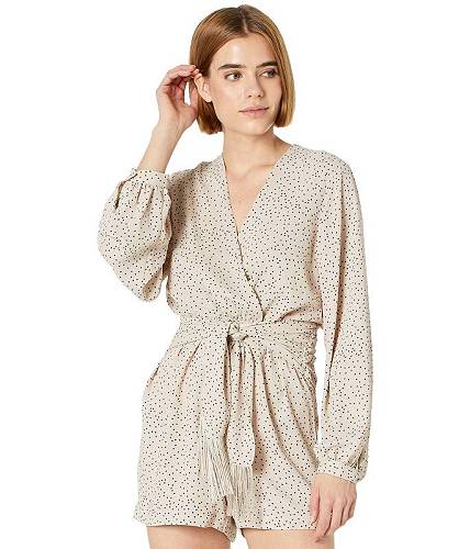 送料無料 ビーシービージーマックスアズリア BCBGMAXAZRIA レディース 女性用 ファッション ジャンプスーツ つなぎ セット Long Sleeve Romper with Fringe - Tapioca