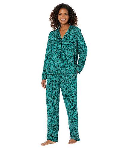 こちらの商品は ダナキャランニューヨーク DKNY レディース 女性用 ファッション パジャマ 寝巻き Long Sleeve Notch PJ Set - Green Animal です。 注文後のサイズ変更・キャンセルは出来ませんので、十分なご検討の上でのご注文をお願いいたします。 ※靴など、オリジナルの箱が無い場合がございます。ご確認が必要な場合にはご購入前にお問い合せください。 ※画面の表示と実物では多少色具合が異なって見える場合もございます。 ※アメリカ商品の為、稀にスクラッチなどがある場合がございます。使用に問題のない程度のものは不良品とは扱いませんのでご了承下さい。 ━ カタログ（英語）より抜粋 ━ Sleep in the cozy DKNY(R) Long Sleeve Notch PJ Set for a restful night and refreshing mornings. Top:Notched collar and long sleeves;Buttoned front closure with piped trim;One patch pocket on the left chest;Straight hemline. Bottoms:Pull-on style;Straight leg silhouette;Elasticized waist;Two side hand pockets;Piping on the hem. 95% polyester, 5% elastane. Machine wash, tumble dry. ※掲載の寸法や重さはサイズ「SM」を計測したものです. サイズにより異なりますので、あくまで参考値として参照ください. 実寸（参考値）： Length: 約 63.50 cm Sleeve Length: 約 71.12 cm Waist Measurement: 約 66.04 cm Outseam: 約 101.60 cm Inseam: 約 73.66 cm Front Rise: 約 27.94 cm Back Rise: 約 35.56 cm Leg Opening: 約 40.64 cm