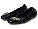 こちらの商品は スチュアートワイツマン Stuart Weitzman レディース 女性用 シューズ 靴 フラット Crystal Fleur Ballet Flat - Black です。 注文後のサイズ変更・キャンセルは出来ませんので、十分なご検討の上でのご注文をお願いいたします。 ※靴など、オリジナルの箱が無い場合がございます。ご確認が必要な場合にはご購入前にお問い合せください。 ※画面の表示と実物では多少色具合が異なって見える場合もございます。 ※アメリカ商品の為、稀にスクラッチなどがある場合がございます。使用に問題のない程度のものは不良品とは扱いませんのでご了承下さい。 ━ カタログ（英語）より抜粋 ━ Get ready to dazzle under the lights as you take your steps in the Stuart Weitzman(R) Crystal Fleur Ballet Flats which feature a shimmery profile with an eye-catching jewel embellishment on the upper. Leather upper, lining, and insole. Slip-on style for easy on and off. Squared closed toe. Synthetic outsole. Made in Spain. ※掲載の寸法や重さはサイズ「9, width B」を計測したものです. サイズにより異なりますので、あくまで参考値として参照ください. 実寸（参考値）： Heel Height: 約 0.64 cm Weight: 約 140 g ■サイズの幅(オプション)について Slim &lt; Narrow &lt; Medium &lt; Wide &lt; Extra Wide S &lt; N &lt; M &lt; W A &lt; B &lt; C &lt; D &lt; E &lt; EE(2E) &lt; EEE(3E) ※足幅は左に行くほど狭く、右に行くほど広くなります ※標準はMedium、M、D(またはC)となります ※メーカー毎に表記が異なる場合もございます