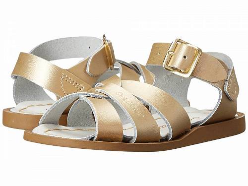 こちらの商品は Salt Water Sandal by Hoy Shoes 女の子用 キッズシューズ 子供靴 サンダル The Original Sandal (Infant/Toddler) - Gold です。 注文後のサイズ変更・キャンセルは出来ませんので、十分なご検討の上でのご注文をお願いいたします。 ※靴など、オリジナルの箱が無い場合がございます。ご確認が必要な場合にはご購入前にお問い合せください。 ※画面の表示と実物では多少色具合が異なって見える場合もございます。 ※アメリカ商品の為、稀にスクラッチなどがある場合がございます。使用に問題のない程度のものは不良品とは扱いませんのでご了承下さい。 ━ カタログ（英語）より抜粋 ━ Crafted from hand-stitched, water-friendly leather in a classic design, Salt Water(R) Sandal by Hoy Shoes The Original Sandal (Infant/Toddler) is perfect for all of her favorite beach wear. Open, round-toe silhouette features woven detailing at the vamp and an adjustable rust-free brass buckle closure. A breathable leather lining and footbed ensure comfortable all-day wear. Round open toe. Vulcanized rubber outsole. ※掲載の寸法や重さはサイズ「5 Toddler, width M」を計測したものです. サイズにより異なりますので、あくまで参考値として参照ください. 実寸（参考値）： Weight: 約 90 g ■サイズの幅(オプション)について Slim &lt; Narrow &lt; Medium &lt; Wide &lt; Extra Wide S &lt; N &lt; M &lt; W A &lt; B &lt; C &lt; D &lt; E &lt; EE(2E) &lt; EEE(3E) ※足幅は左に行くほど狭く、右に行くほど広くなります ※標準はMedium、M、D(またはC)となります ※メーカー毎に表記が異なる場合もございます