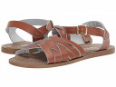 こちらの商品は Salt Water Sandal by Hoy Shoes 女の子用 キッズシューズ 子供靴 サンダル Retro (Big Kid/Adult) - Tan です。 注文後のサイズ変更・キャンセルは出来ませんので、十分なご検討の上でのご注文をお願いいたします。 ※靴など、オリジナルの箱が無い場合がございます。ご確認が必要な場合にはご購入前にお問い合せください。 ※画面の表示と実物では多少色具合が異なって見える場合もございます。 ※アメリカ商品の為、稀にスクラッチなどがある場合がございます。使用に問題のない程度のものは不良品とは扱いませんのでご了承下さい。 ━ カタログ（英語）より抜粋 ━ Bring old school beach style back with the Salt Water(R) Sandal by Hoy Shoes Retro (Big Kid/Adult) sandal. Water-friendly woven leather upper. Breathable leather lining and footbed. Ankle strap with buckle closure ensures a secure fit. Round, open-toe silhouette. Hand stitched construction. Brass buckles won&#039;t rust if you get them wet. Vulcanized rubber outsole. ※掲載の寸法や重さはサイズ「8 Big Kid, Women&#039;s 10, width M」を計測したものです. サイズにより異なりますので、あくまで参考値として参照ください. 実寸（参考値）： Weight: 約 200 g ■サイズの幅(オプション)について Slim &lt; Narrow &lt; Medium &lt; Wide &lt; Extra Wide S &lt; N &lt; M &lt; W A &lt; B &lt; C &lt; D &lt; E &lt; EE(2E) &lt; EEE(3E) ※足幅は左に行くほど狭く、右に行くほど広くなります ※標準はMedium、M、D(またはC)となります ※メーカー毎に表記が異なる場合もございます