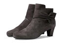 こちらの商品は デービッドテール David Tate レディース 女性用 シューズ 靴 ブーツ アンクル ショートブーツ Cutey - Gray Suede です。 注文後のサイズ変更・キャンセルは出来ませんので、十分なご検討の上でのご注文をお願いいたします。 ※靴など、オリジナルの箱が無い場合がございます。ご確認が必要な場合にはご購入前にお問い合せください。 ※画面の表示と実物では多少色具合が異なって見える場合もございます。 ※アメリカ商品の為、稀にスクラッチなどがある場合がございます。使用に問題のない程度のものは不良品とは扱いませんのでご了承下さい。 ━ カタログ（英語）より抜粋 ━ Walk like a diva wearing the David Tate(R) Cutey. Crafted from gathered wrap detailing suede upper, this pair of boots features tricot lining, cuban heel, and zippered side closure for easy on and off. Removable foam insole. Round toe design. Rubber outsole. Product measurements were taken using size 7, width N (AA). サイズにより異なりますので、あくまで参考値として参照ください. 実寸（参考値）： Heel Height: 約 5.08 cm Weight: 約 340 g Circumference: 約 27.94 cm ■サイズの幅(オプション)について Slim &lt; Narrow &lt; Medium &lt; Wide &lt; Extra Wide S &lt; N &lt; M &lt; W A &lt; B &lt; C &lt; D &lt; E &lt; EE(2E) &lt; EEE(3E) ※足幅は左に行くほど狭く、右に行くほど広くなります ※標準はMedium、M、D(またはC)となります ※メーカー毎に表記が異なる場合もございます