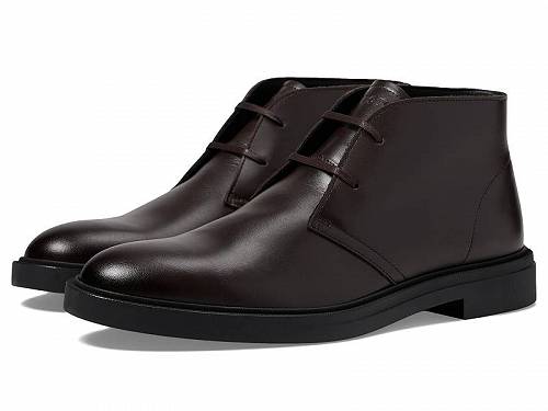 こちらの商品は ボス BOSS メンズ 男性用 シューズ 靴 ブーツ チャッカブーツ Calev Leather Desert Boot - Dark Brown です。 注文後のサイズ変更・キャンセルは出来ませんので、十分なご検討の上でのご注文をお願いいたします。 ※靴など、オリジナルの箱が無い場合がございます。ご確認が必要な場合にはご購入前にお問い合せください。 ※画面の表示と実物では多少色具合が異なって見える場合もございます。 ※アメリカ商品の為、稀にスクラッチなどがある場合がございます。使用に問題のない程度のものは不良品とは扱いませんのでご了承下さい。 ━ カタログ（英語）より抜粋 ━ Give your professional look a polished makeover by wearing BOSS(R) Calev Leather Desert Boot. The boots feature a cow skin leather upper and lining. The polyester insole gives the shoes durability and added comfort. It as an almond toe and front lace-up closure with a classic heel. Rubber midsole and outsole. Made in Portugal. ■サイズの幅(オプション)について Slim &lt; Narrow &lt; Medium &lt; Wide &lt; Extra Wide S &lt; N &lt; M &lt; W A &lt; B &lt; C &lt; D &lt; E &lt; EE(2E) &lt; EEE(3E) ※足幅は左に行くほど狭く、右に行くほど広くなります ※標準はMedium、M、D(またはC)となります ※メーカー毎に表記が異なる場合もございます