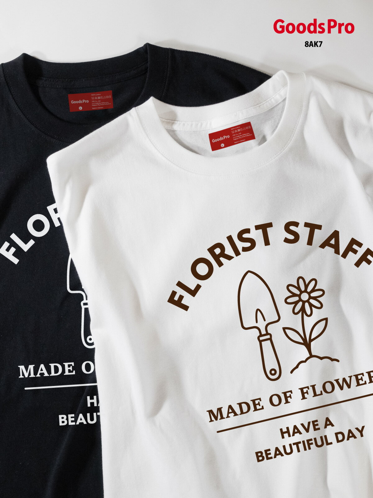 プレミアムコットンTシャツ“365日デイリーウェア”。6.2オンスの確かな厚みとコーマ糸のなめらかさ。首リブはダブルステッチでヨレにくい。オリジナルブランドタグで展開する高品質なプレミアムコットンTシャツです。すべて表示閉じる特徴6.2オンスの確かな厚み透けにくく型崩れしにくいヘビーウェイト生地。コーマ糸で毛羽立ちを軽減短繊維を除いたコーマ糸でなめらかな肌ざわり。首リブはダブルステッチ堅牢な縫製でヨレにくく長持ち。DTFプリントに最適鮮やかで耐久性あるプリント仕上がり。仕様素材綿 100%（コーマ糸）／一部ポリエステル混生地厚6.2 oz縫製首リブダブルステッチ、袖・裾2本針性別ユニセックス加工／製造加工：自社工場／製造：中国サイズ展開XS〜XXLサイズ表サイズ身幅着丈XS42 cm / 16.5 in57 cm / 22.4 inS47 cm / 18.5 in63 cm / 24.8 inM52 cm / 20.5 in68 cm / 26.8 inL55 cm / 21.7 in72 cm / 28.3 inXL60 cm / 23.6 in75 cm / 29.5 in※実寸は±1?2cmの誤差が生じる場合があります。お手入れ方法 洗濯機可（ネット推奨） 漂白剤の使用不可 タンブル乾燥は低温 アイロン高温可（プリント面不可）速乾ドライTシャツ（UVカット）軽やかな着心地と機能性を両立した4.4オンスの速乾ドライTシャツ。吸汗速乾性能で汗をすばやく乾かし、UVカット機能で屋外スポーツやイベントにも最適です。すべて表示閉じる特徴軽量ドライ素材通気性が高く快適。吸汗速乾汗を吸収して素早く乾燥。UVカット紫外線遮蔽率90%以上（UPF20相当）。幅広いサイズ展開キッズから大人まで対応。仕様素材ポリエステル100%生地厚4.4 oz機能吸汗速乾・UVカット性別ユニセックス加工／製造加工：自社工場／製造：ベトナムサイズ展開100cm〜XXLサイズ表サイズ身幅身丈10028 cm / 11.0 in40 cm / 15.7 in11030 cm / 11.8 in44 cm / 17.3 in12034 cm / 13.4 in48 cm / 18.9 in13036 cm / 14.2 in52 cm / 20.5 in14038 cm / 15.0 in56 cm / 22.0 in15040 cm / 15.7 in59 cm / 23.2 inS44 cm / 17.3 in65 cm / 25.6 inM46 cm / 18.1 in68 cm / 26.8 inL48 cm / 18.9 in71 cm / 28.0 inXL50 cm / 19.7 in74 cm / 29.1 inXXL53 cm / 20.9 in77 cm / 30.3 in※実寸は±1?2cmの誤差が生じる場合があります。お手入れ方法 洗濯機可（ネット推奨） 漂白剤の使用不可 タンブル乾燥は低温 アイロン禁止受注生産品のため返品交換不可商品です。FLORIST STAFF フラワーショップ 花屋