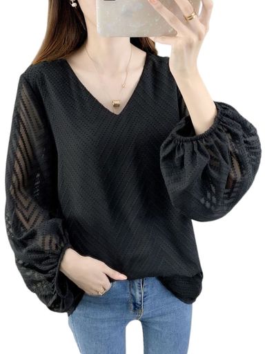 【清涼感のあるシフォン素材】柔らかくて清涼感のあるシフォンが使われています!シルクのような手触りで、涼しげな印象を与えます。 【女性らしさを演出している】フリルをはじめとした細かなディテールが施されており、女性らしさを演出しています。また、オーバーサイズで着るとより一層、抜け感あるスタイルを楽しむことができます。 【カジュアルに着こなせる】シフォンのでカジュアルにも着こなせるトップスです。デニムやジャケットなど、様々なアイテムとの相性が良く、おしゃれにコーディネートすることができます!また、オフィスカジュアルにも使える優秀アイテムです。 【着痩せの効果がある】一見するとかわいらしいデザインですが、実は着痩せの効果もあります。ウエスト周りが締まり、スッキリしたシルエットを演出するため、体型カバーにもピッタリです。ダイエット効果があるかのようなデザインのトップスで、女性らしさとスリムなボディラインを手に入れましょう。 【様々なシーンで着用できる】トップスのデザインについて、上品なシフォン素材を取り入れ、女性らしさを演出しています。さらに、オーバーサイズなので、カジュアルにも着こなせます。