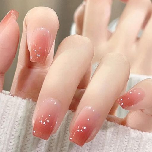 貼って固めるだけで簡単! 半硬化ジェルネイルシールは、ジェル素材で伸ばしやすく柔らかいので、爪のカーブにピッタリ貼れます。 UVライトで密着力を強化させるので、ネイルシールが浮き上がるのを抑えます。ちゃんとライトを当てたら基本的に2週間くらい持続できます。(※爪の状態や生活習慣によって持ちは異なります) さまざまなデザインと色があり、最適な組合わせを行うことでどんな場合でも利用するが可能です。 内容量: ジェルネイルシール(1枚合計20シール)、ネイルファイル(木製)*1本、ウッドスティック(木製)*1本 【ご注意】 1: 開封後すぐにご利用ください。 2,光による硬化を避けるため、暗い場所で常温保管してください。 3: お子様にはご注意ください。誤って口に入れないでください。