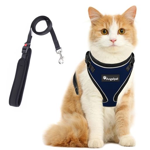 【面でを支えるハーネス型】愛猫の体をしっかり包み込み、首つりにならなく、首回りへの負担をカットしたベスト型のハーネスです。ハーネス全体で線ではなく面で支え、裏地のスポンジメッシュが衝撃を面で吸収してくれるので、体の弱い子や老猫にもぴったりな猫ハーネス/小型犬ハーネスです。 小柄なペットに優しい設計。 【ソフトタッチと通気性抜群】内側はソフトタッチと通気性のよいメッシュクッションなので、摩擦を避けて肌をやさしく守れます。空気と通す穴が無数に開いており、速乾性も通気性も抜群なので暑い季節にも長時間装着ても快適。フランネルで縫製されたソフトエッジは摩擦による痛みと炎症を大幅軽減できす。バージョンアップ版の多機能リードはハーネス本体と同じメッシュ素材のソフト持ち手、握り心地が良いです。バックル機能追加で、リード延長が可能です。 【小さい体にもしっかりとフィット】猫ちゃんとワンちゃんの体型はいろいろありますが、 この猫ハーネス/小型犬ハーネスが小型の猫ちゃんとワンちゃん専用です。首回りと胴回りの長さは調節できるうえに、サイズがマジックテープでさらに調節できます。