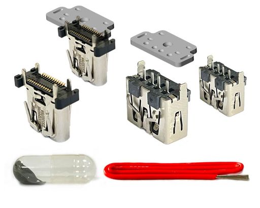 [PS5用のフロントUSBポート交換] – PlayStation 5のフロントUSB用のUSB AおよびCソケット交換品2+2パック。これはメインボードのものと同じオリジナルバージョンです。ボックスにはいくつかの補助ツールが含まれています。 [はんだ付けツール] – 問題のあるソケットをPCBから外すのは困難です。専用の銅加熱プレートがすべてのはんだ接合部を同時に溶かします。通常のはんだごてで操作を実行できます。 [箱の中身] – USB A 2.0 ポート x 2、USB C 3.1 ポート x 2、加熱プレート x 1、はんだ除去ワイヤー x 1。(🔺注意: 箱には紙のガイドは入っていません。操作方法は動画で説明しています。はんだごてが 60W 以上で、はんだ除去用の大きな先端とはんだ付け用の小さな先端が付いていることを確認してください。操作には高度なはんだ付けスキルが必要です。初心者向けではありません。はんだ付けステーションやその他の材料は必要ですが、含まれていません!)