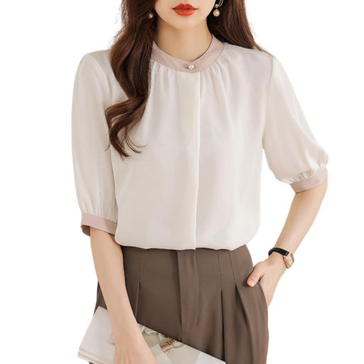 【バイカラーのデザインがポイントになる半袖ブラウス】大人の可愛らしさと女性の上品さを極限まで両立!ネックラインのパールボタンは見栄えがよく、個性的でスタイルアップ効果があり、コントラストステッチを施したネックラインと袖口のデザインがよりファッショナブルに見え、あなたの個人的な魅力を大幅に高めます。おしゃれな半袖ブラウスで、綺麗なフリル襟元でおしゃれ度UPしてくれても嬉しいです。 【大おすすめの夏シャツレディース】サイズ:M:着丈57cm、バスト106cm、肩幅36cm、袖丈21cm。L:着丈58cm、バスト110cm、肩幅37cm、袖丈22cm。XL:着丈59cm、バスト114cm、肩幅38cm、袖丈23cm。計測に付きましては手測りとなりますので若干の誤差はご了承ください。立体的なカバー力で着痩せ効果が期待できるシャツです。ランタンスリーブのデザインが腕を細く長く見せます。 【大人可愛い夏ブラウスレディース】大人の女性から女性まで幅広い年齢層の方にご使用いただけます。柔らかく滑らかな肌触り、通気性があり快適な着心地で、スタイリングが簡単にできるシャツです。