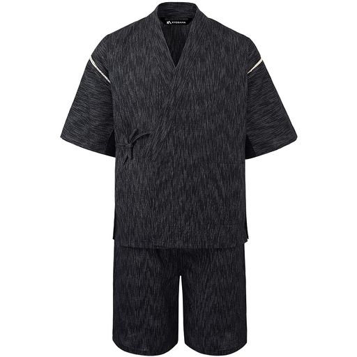 【メンズ甚平の仕様】生地:綿100% 7柄 重量:290g(ネット)サイズ:M(体重70kg以下)L(体重71kg~80kg)LL(体重81kg~90kg)※ 身長に問わず 【夏場のおしゃれな甚平】夏のメンズ用部屋着の定番といえば甚平。綿素材特有の天然肌触りとリネン本来の通気性、見た目にも涼しく透け感がある部屋着は、暑い日本の夏を涼しく感じさせてくれる。楽に着ていただけるので、部屋着/ルームウェア、パジャマにとしてもぴったりメンズおしゃれ甚平。 【寝心地良いメンズ甚平】日本らしさのあるおしゃれな甚平は、リラックスでき枠な雰囲気が出てくる。寝巻きとして着ていただけるため、ズボンに浅いポケットがあれば、横に寝転ぶと丁度腰の骨に中身が押されて気になるお客様もよくいらっしゃるので、ポケット付いていなくなり、上着に一つのポケットを付けば十分であるメンズ甚平。 【通気性良いメンズ甚平】涼しく快適に着ていただける工夫が満載で、しかもとっても機能的であり、袖のはしごレースと、肌に密着しすぎない変わり織りで通気性抜群。上着は紐でスタイルに合わせて調整可能、上着のサイドのスリットで機能性も確保できる。