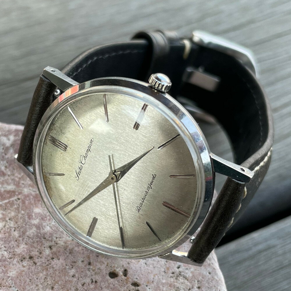 【中古品】【OH済み】SEIKO/セイコー Champion/チャンピオン 19石 機械式 手巻き時計 精工舎亀戸工場 1961年 11月製造品 動作確認済み クリーニング/ケース磨き/風防新品交換済み アンティークウォッチ 中三針 シルバー文字盤イタリアンレザーベルト付き