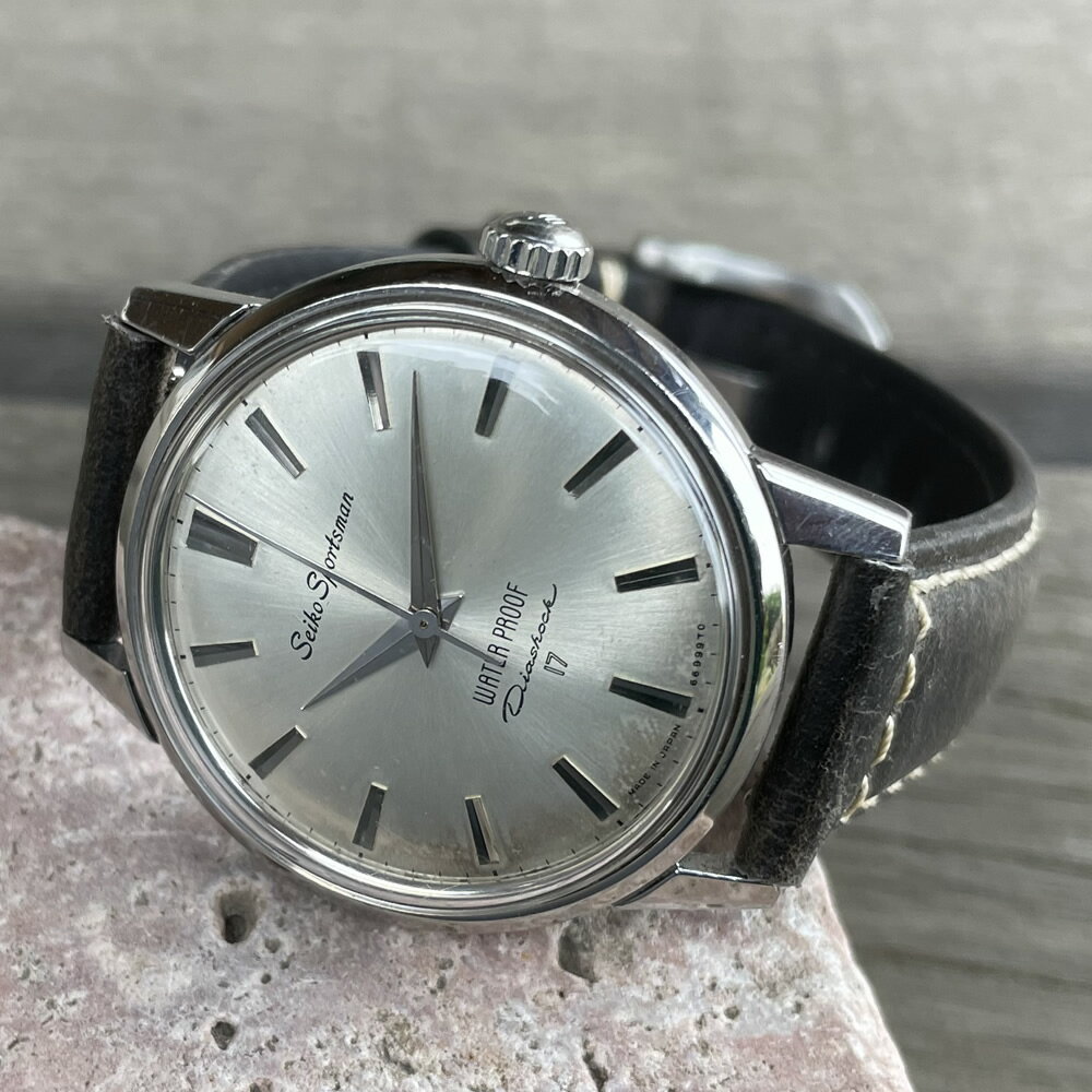 【中古品/訳アリ 美品】【OH済み】SEIKO/セイコー Sportman/スポーツマン 15019e 17石 Cal.66Aキャリバー 機械式 手巻き時計 精工舎諏訪工場 1962年 11月製造品 動作確認済み クリーニング/ケース/風防磨き アンティークウォッチ 中三針 イタリアンレザーベルト付きのサムネイル