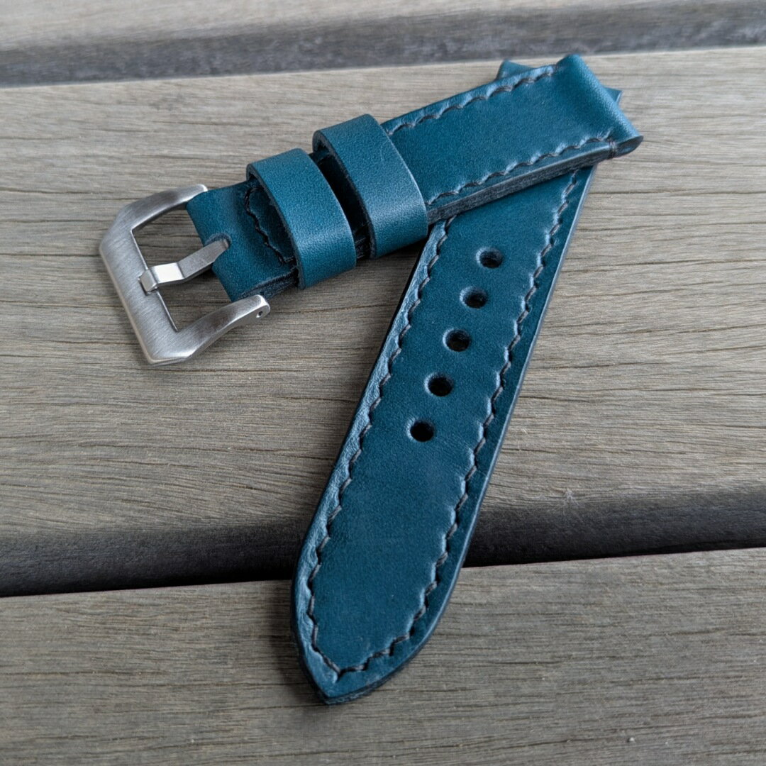 パネライ スタイル オイル染料仕上げ スムース ヌメ革/レザーベルト ブルー ブラックステッチ 総手縫い..