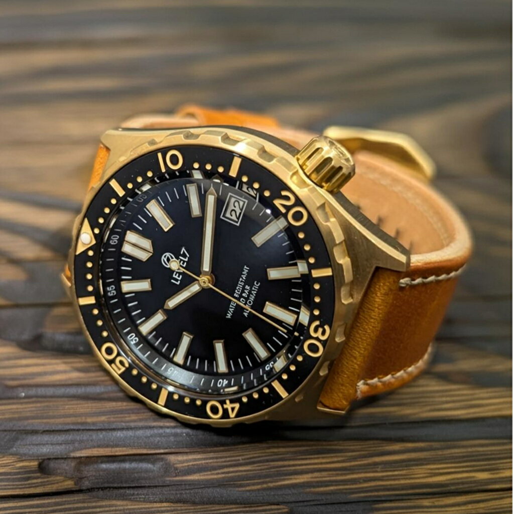 【LV1-BRASS】【2NDFBKGD-2PW】日本製 ハンドメイド 経年劣化を楽しむ無垢、真鍮/ブラス製の腕時計 20気圧防水 ブルーARコーティング サファイアダブルドーム風防 機械式/自動巻き SEIKO NH36 ムーブメント搭載 ルミナスC1蓄光 ダイバー メンズウォッチ LEVEL7