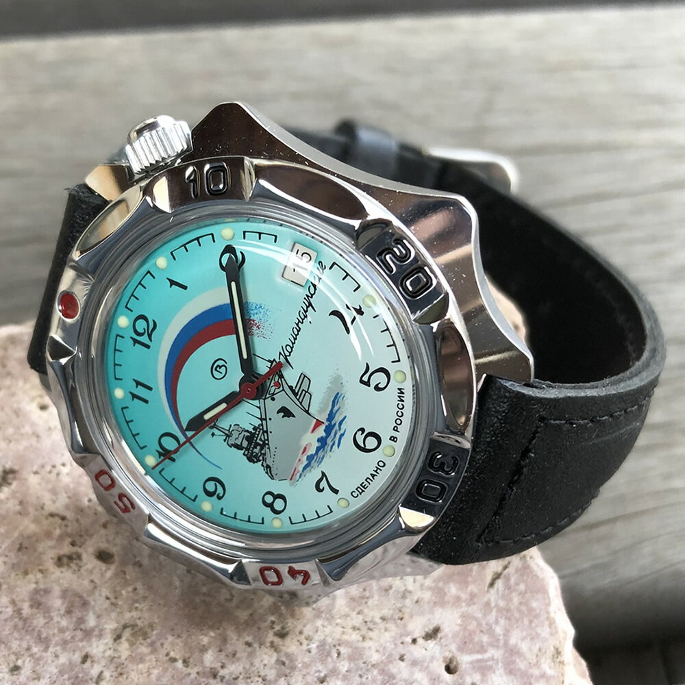 BOSTOK/VOSTOK ソビエトから続く古くからのロシアの時計メーカの一つ。 1930年にソビエト連邦の国営工場として設立された「モスクワ第2時計工場」をその祖とし、ソビエト時代は軍公式腕時計の生産の大半を担っていた。 ボストークは19...