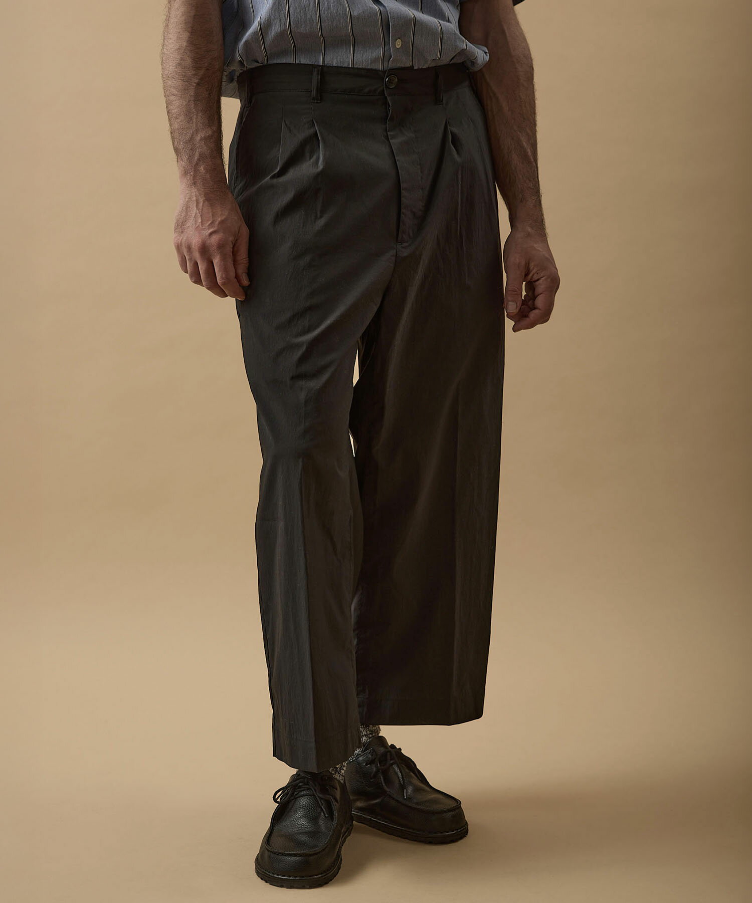  撥水タイプライター2タッククロップド ワイド パンツ　GORDON MILLER ゴードンミラー メンズ レディース クロップド丈 クロップドパンツ ワイドシルエット 撥水加工 多機能 ポケット付き 軽量 カジュアル 無地 シンプル